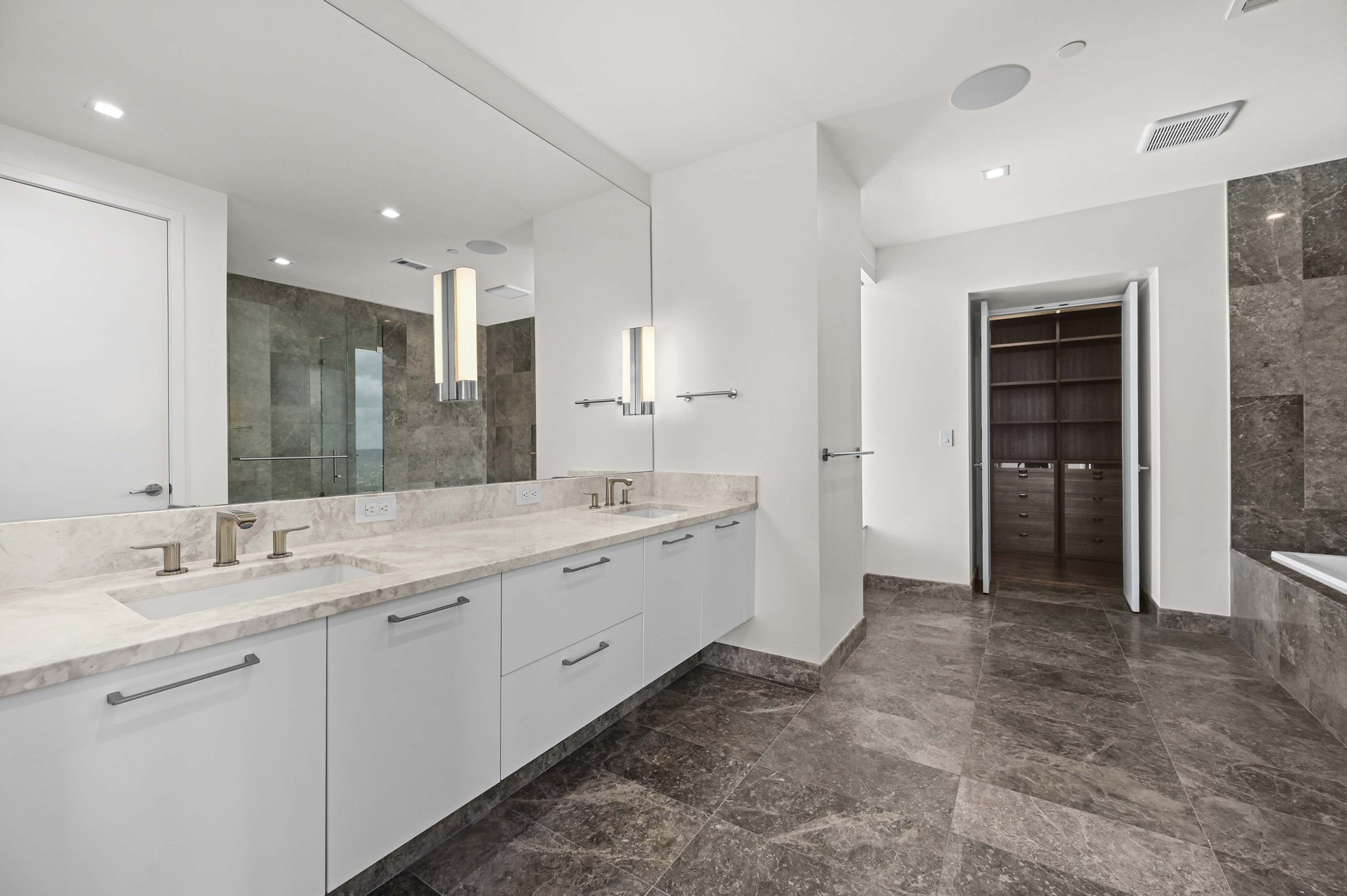 501 West Ave #3201 