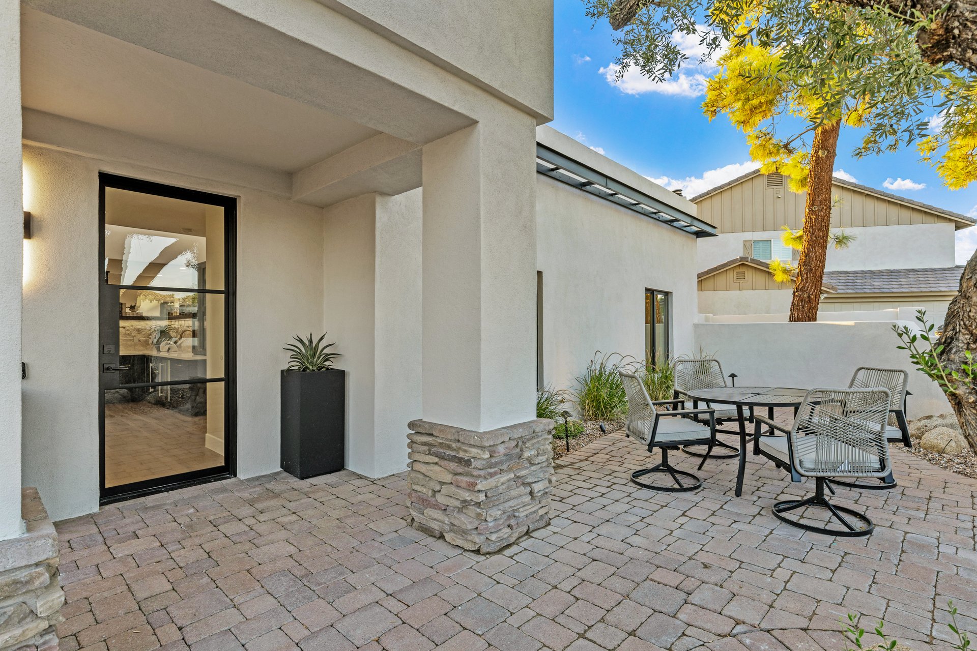 8436 N VIA LINDA