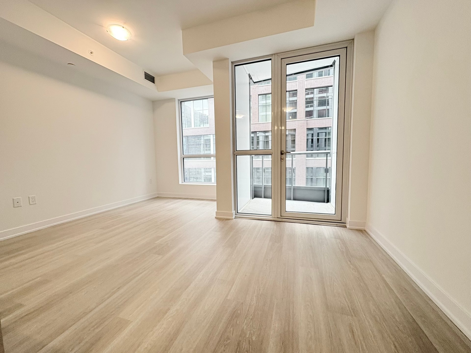 15 Richardson Street, Toronto Unit: 427
