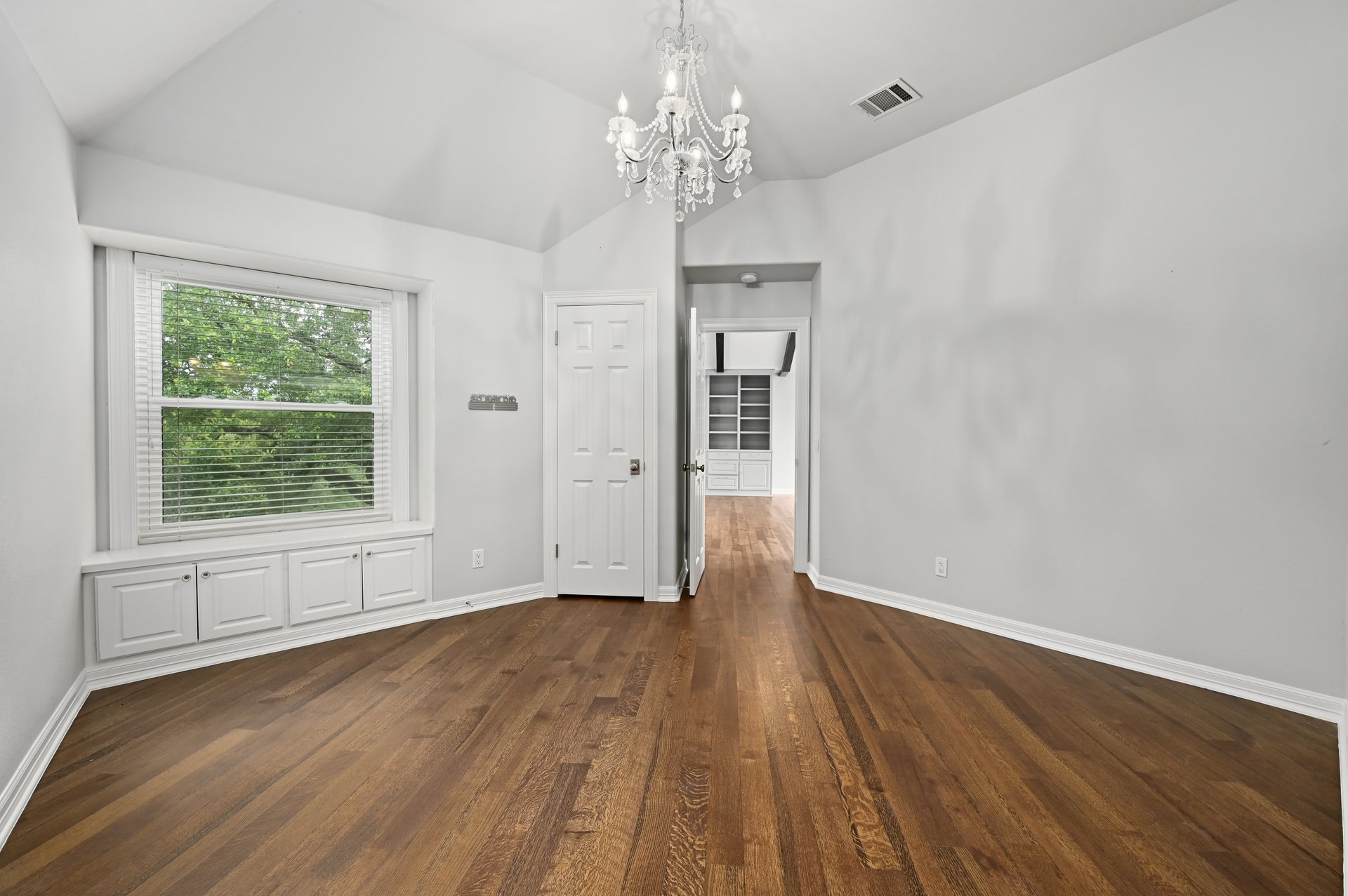 2704 Regents Park