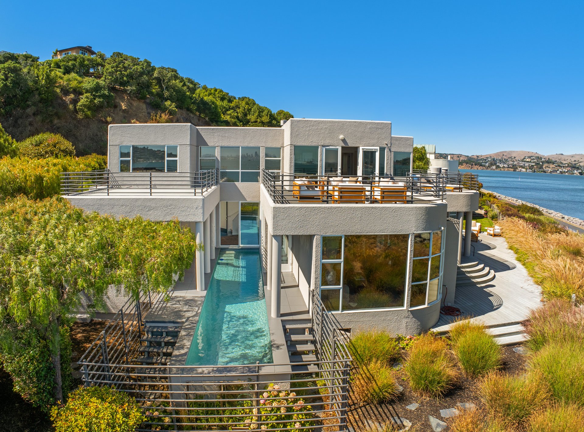 Sweeping Views Across the Bay