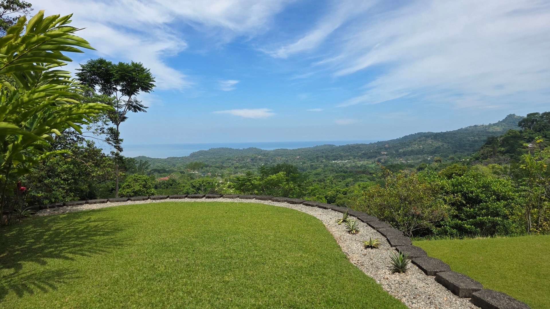 Ojochateau - Rare Ocean & Mountain View 4BR Home in Costa Rica