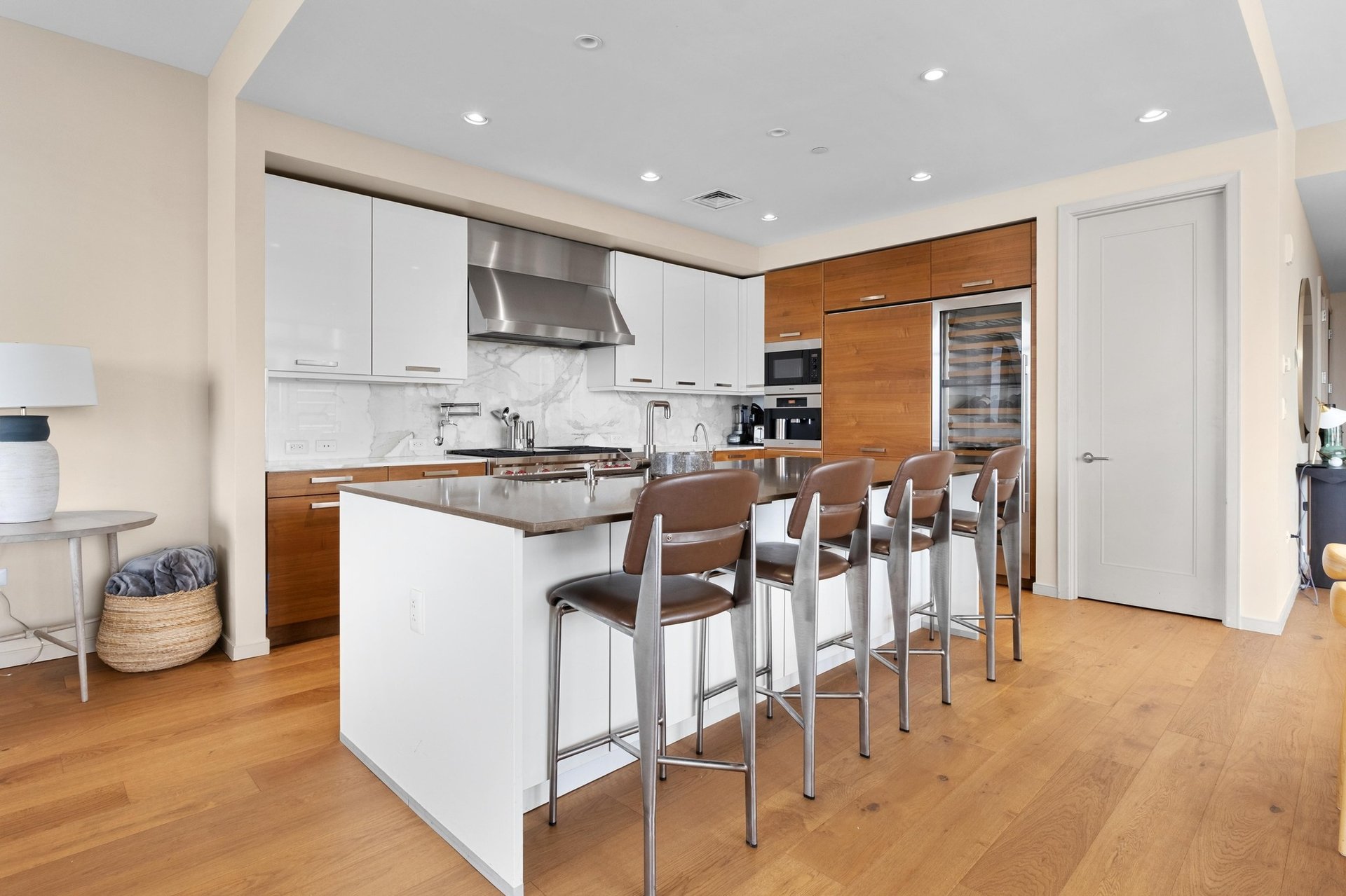 200 Congress Avenue #37H