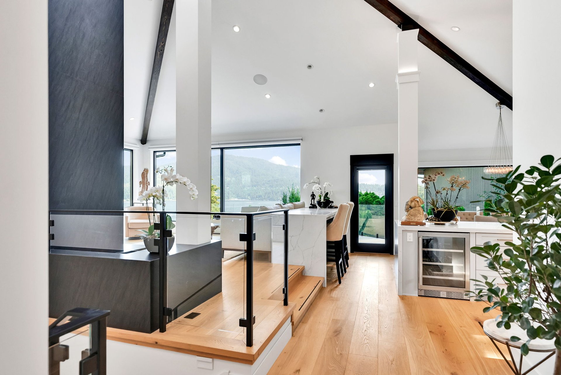 10536 N Lakeview Dr