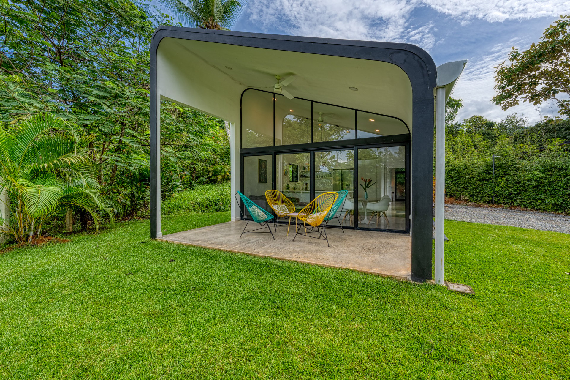 Modern Eco Villa in Central Uvita Only 5 Minutes from Surf Beach