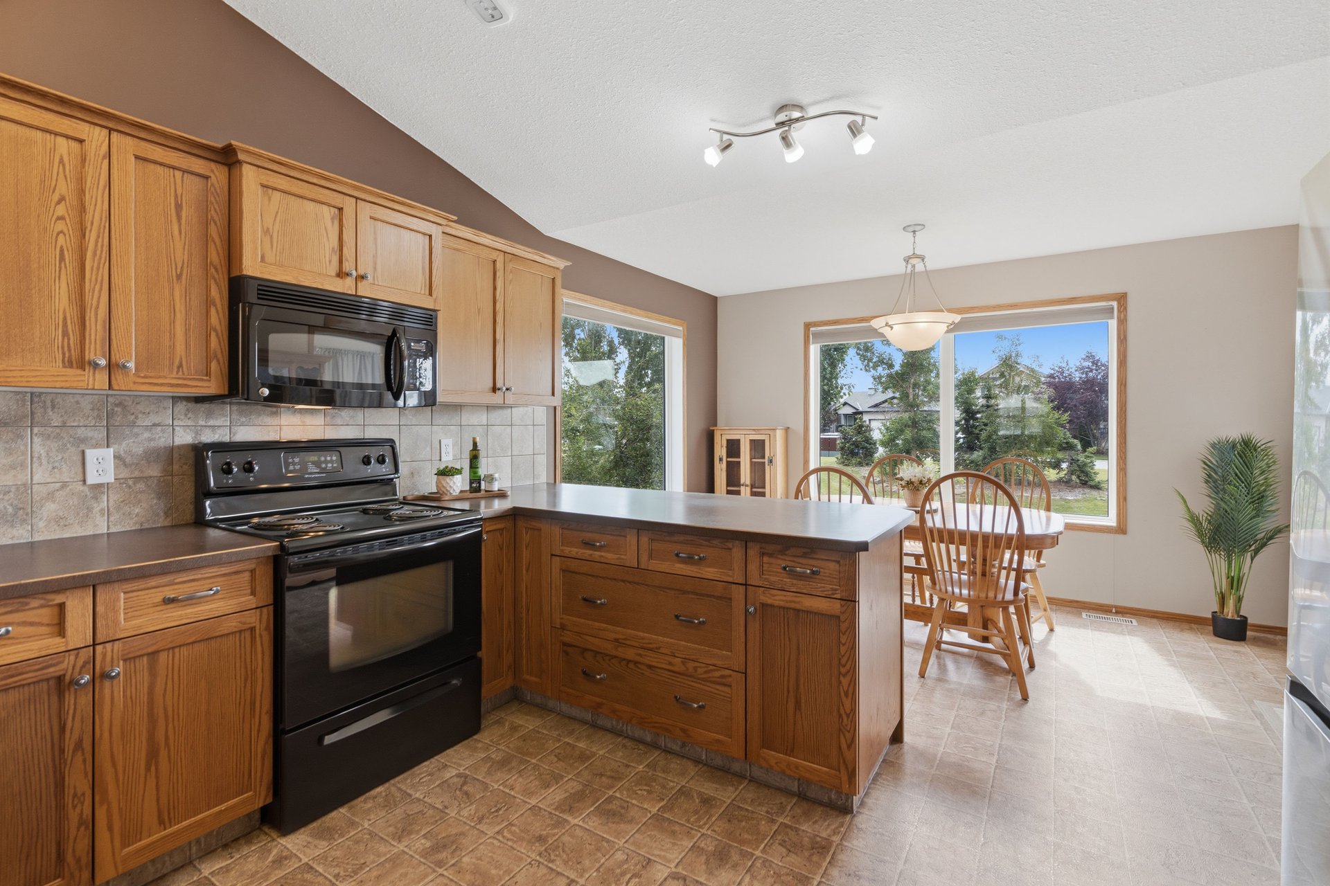499 Highland Close