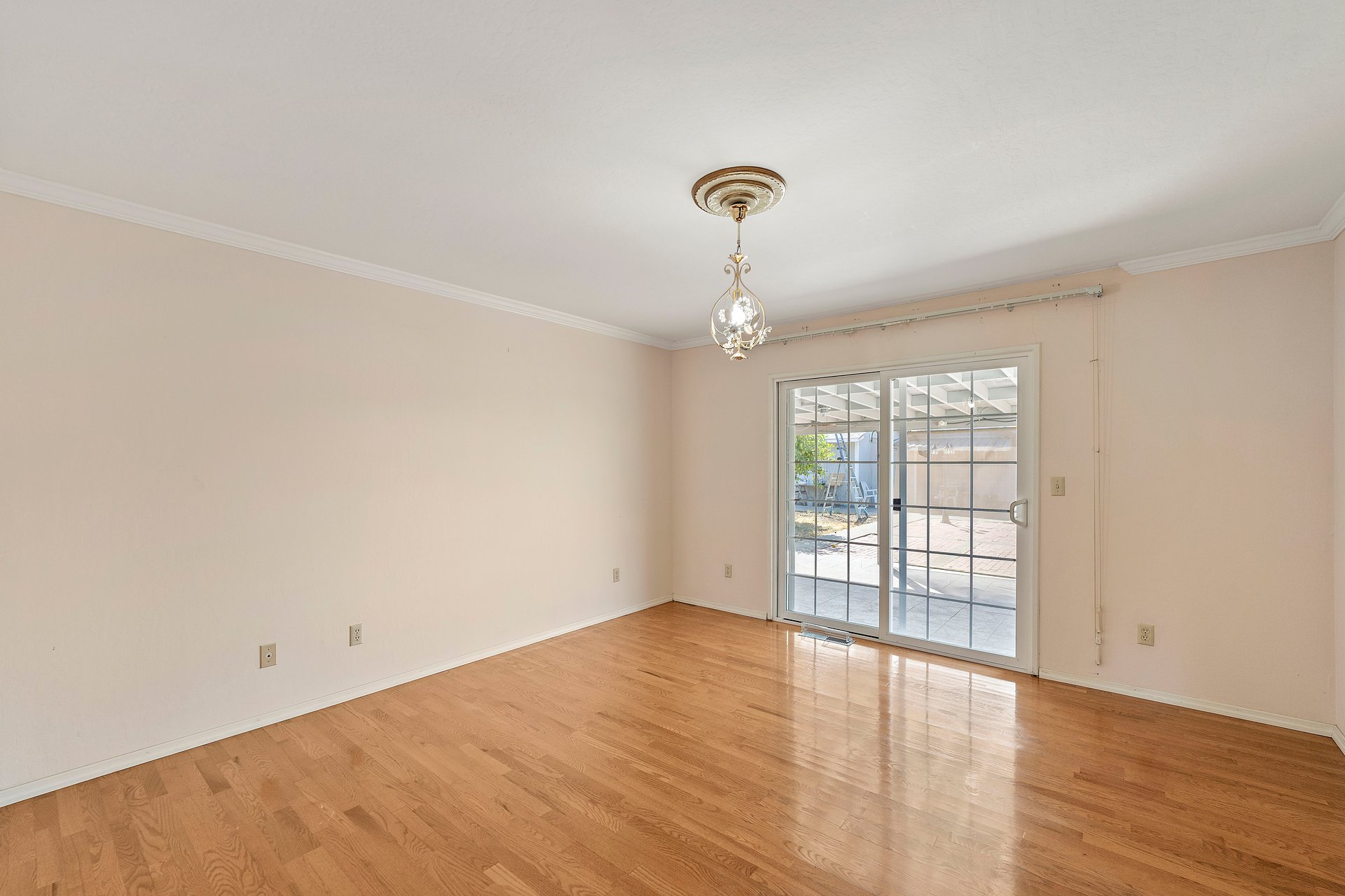 6137 Oak Forest Way
