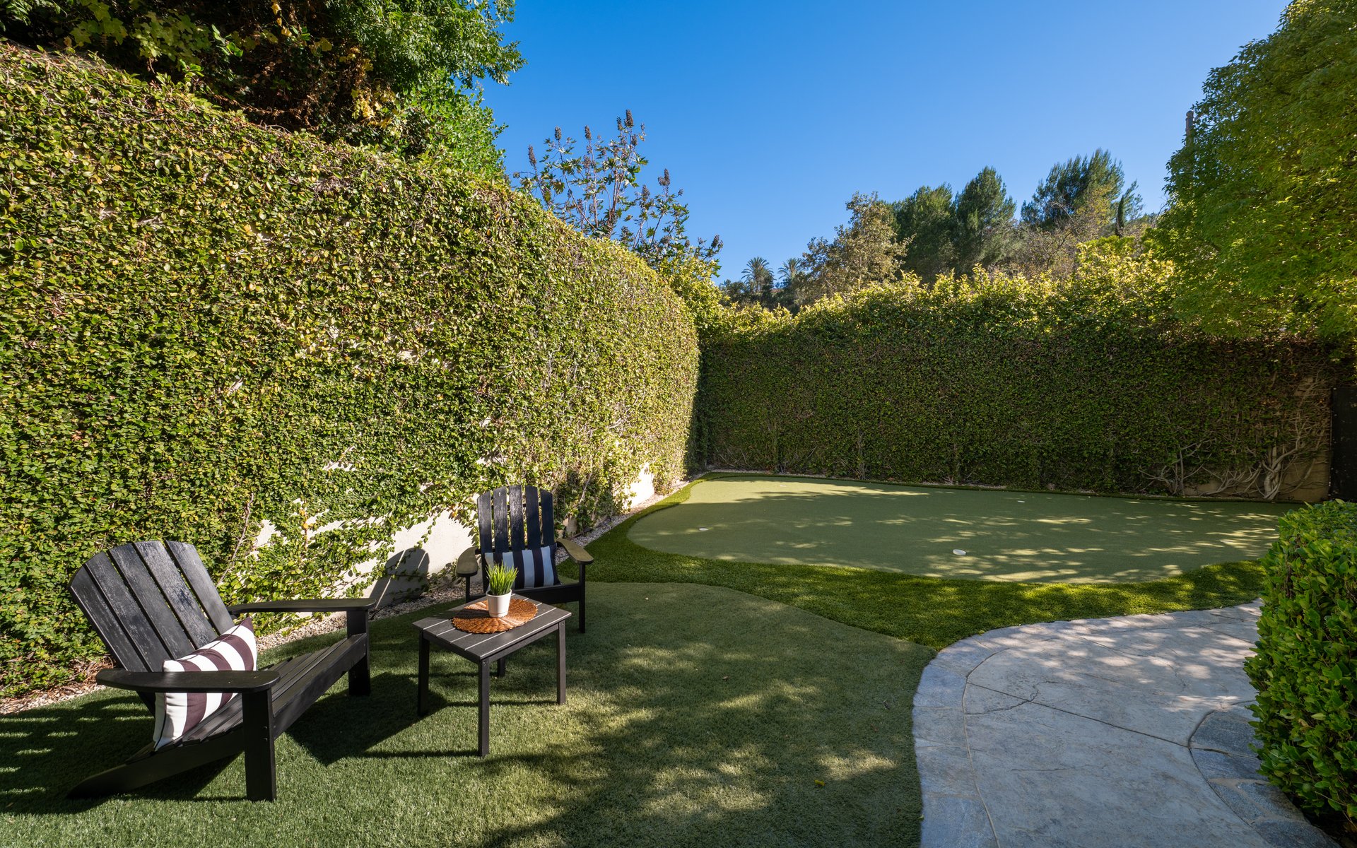 3686 Benedict Canyon Ln, Sherman Oaks 
