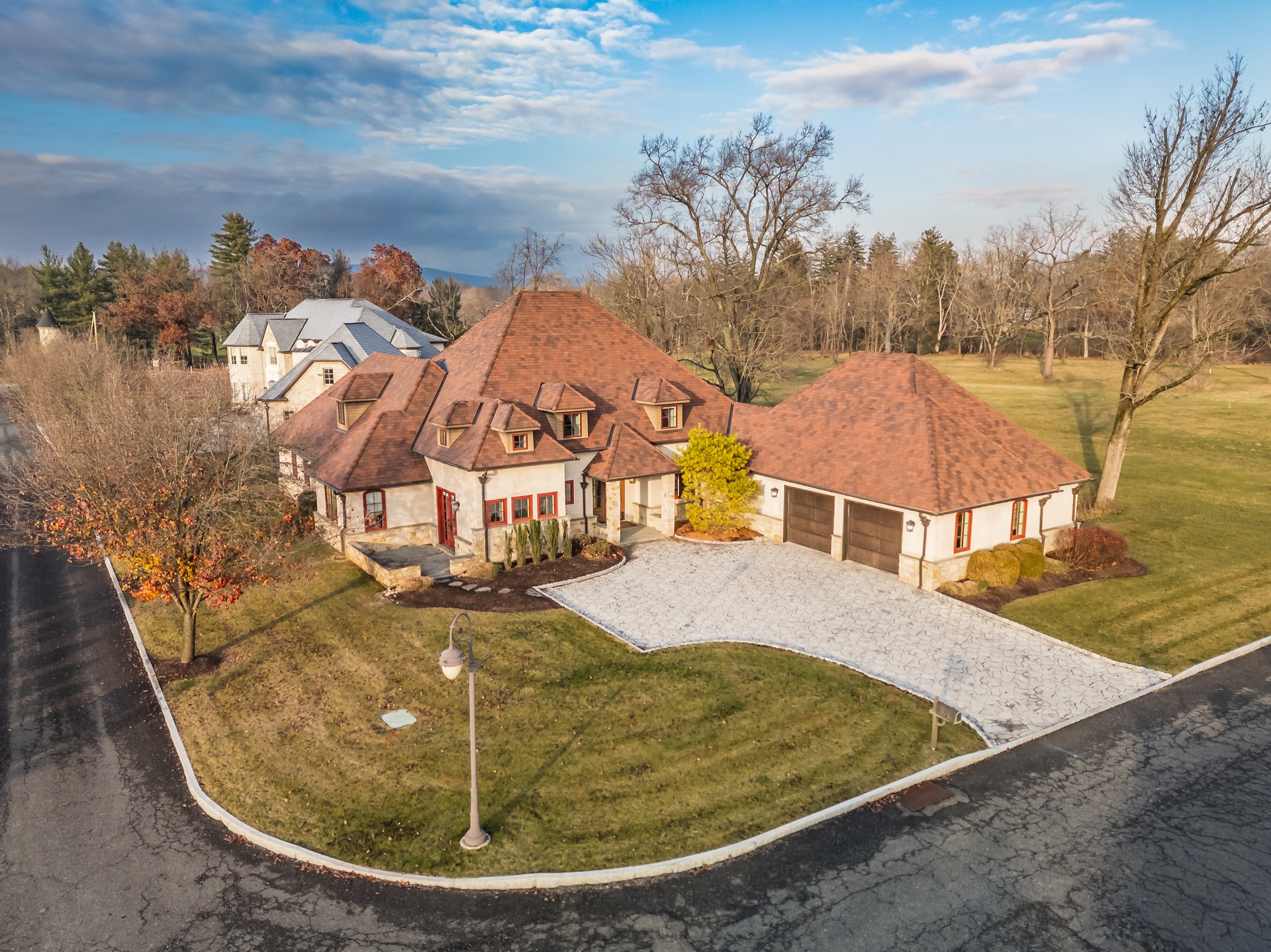 2687 Avenue Du Vlg