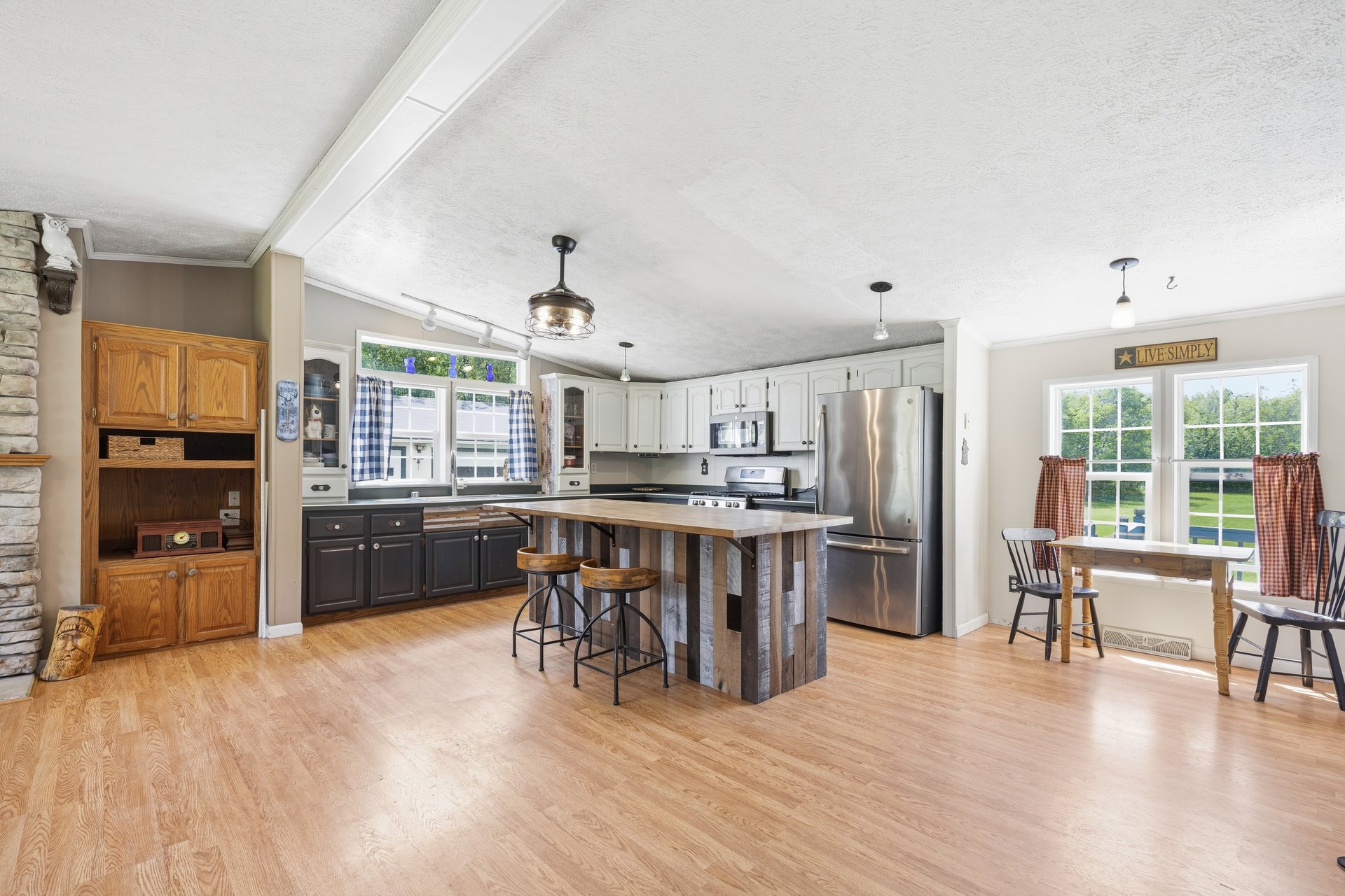 405 E Road