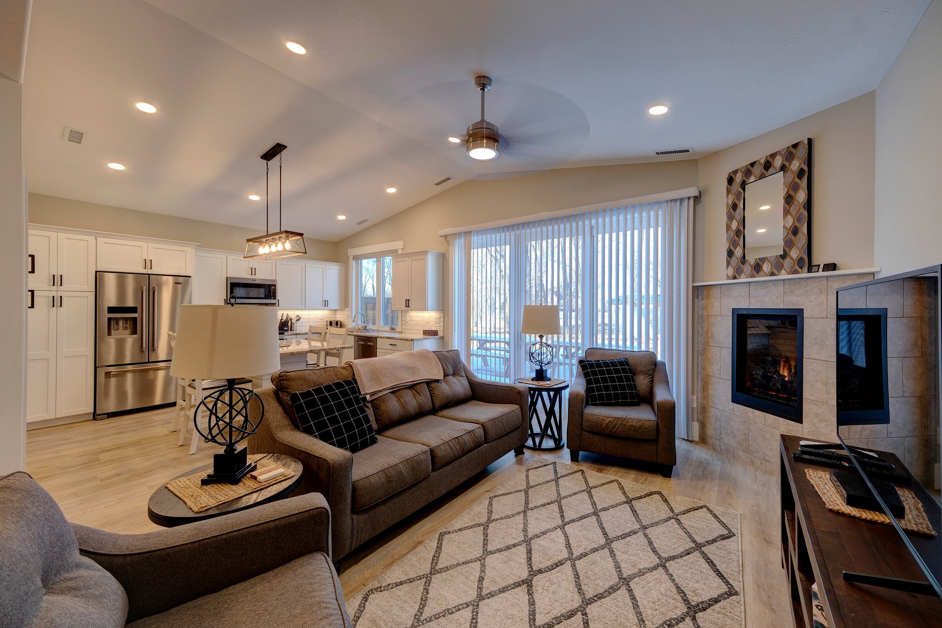 7 Creekside Ln
