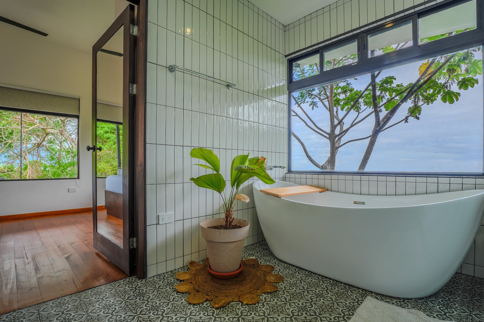 Casa La Roca, Whale's Tail 3 Bedroom Home In Uvita!