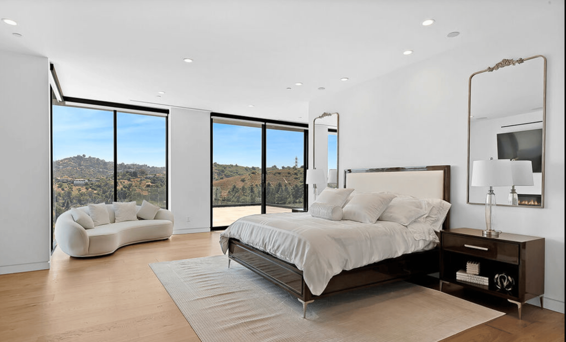 Lakeview Aura, Mirror Lake Drive, 90068