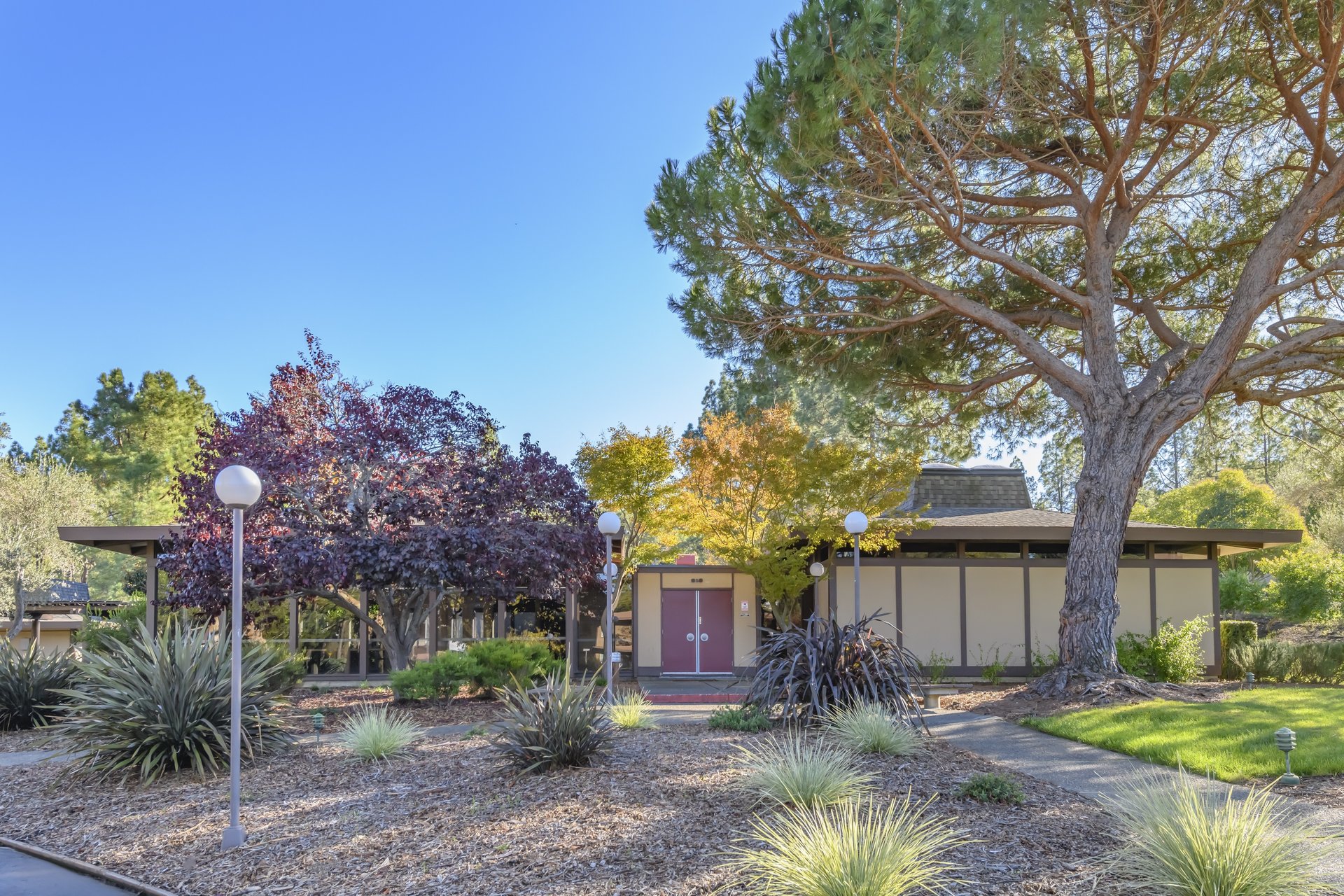 Charming Condo Offering Country Club Appeal- Represented Seller
