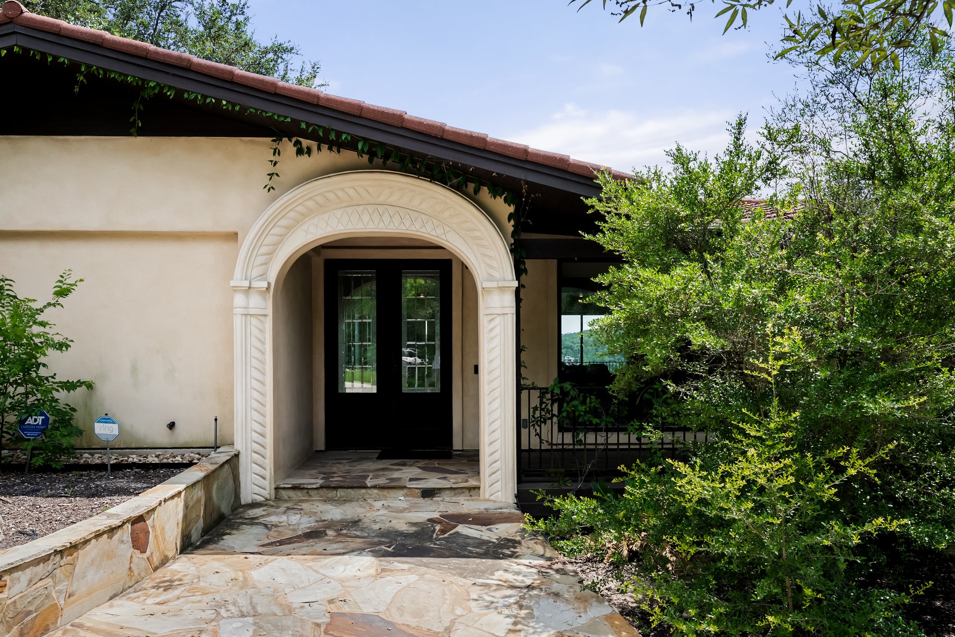 411 Skyline Drive