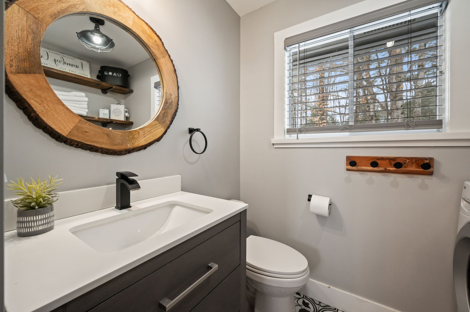 Cash Flow Lakeside Cottage