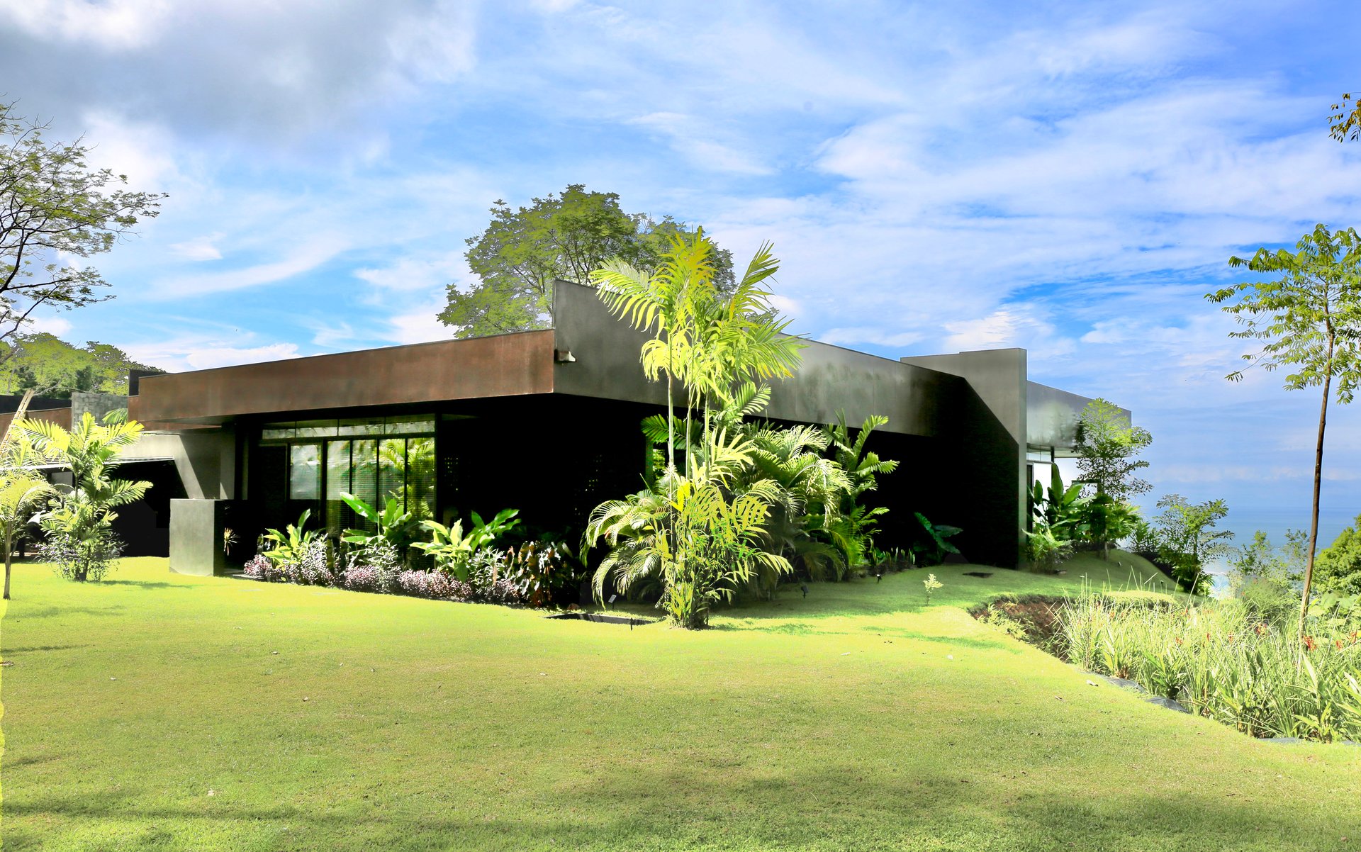 Uvita Black House