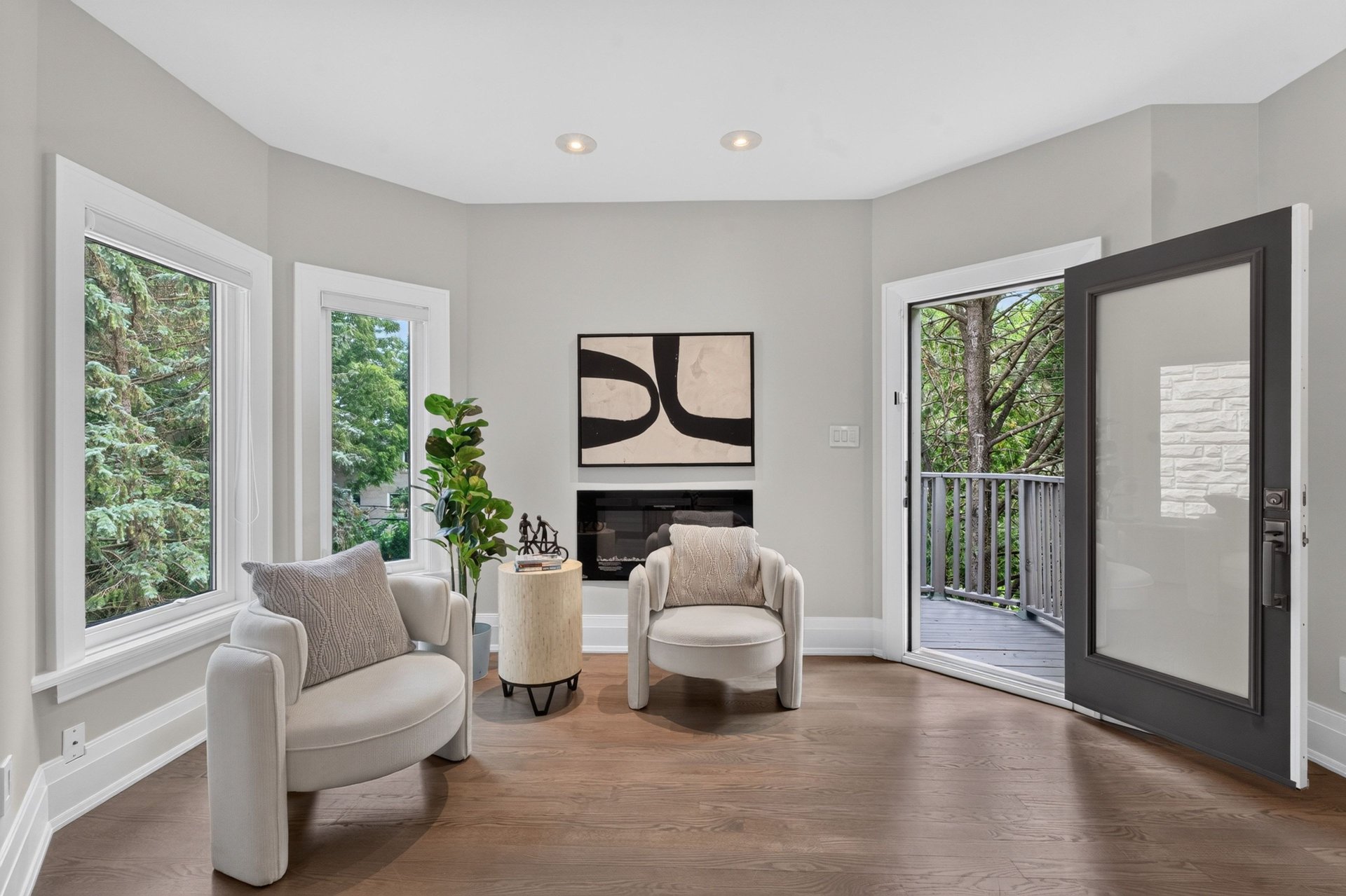 Fully Renovated Designer Residence