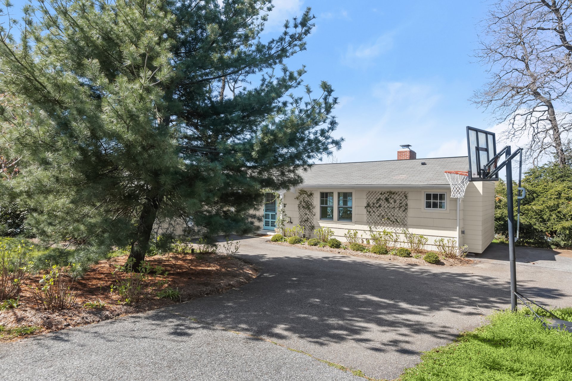 5167 Mountain Road
