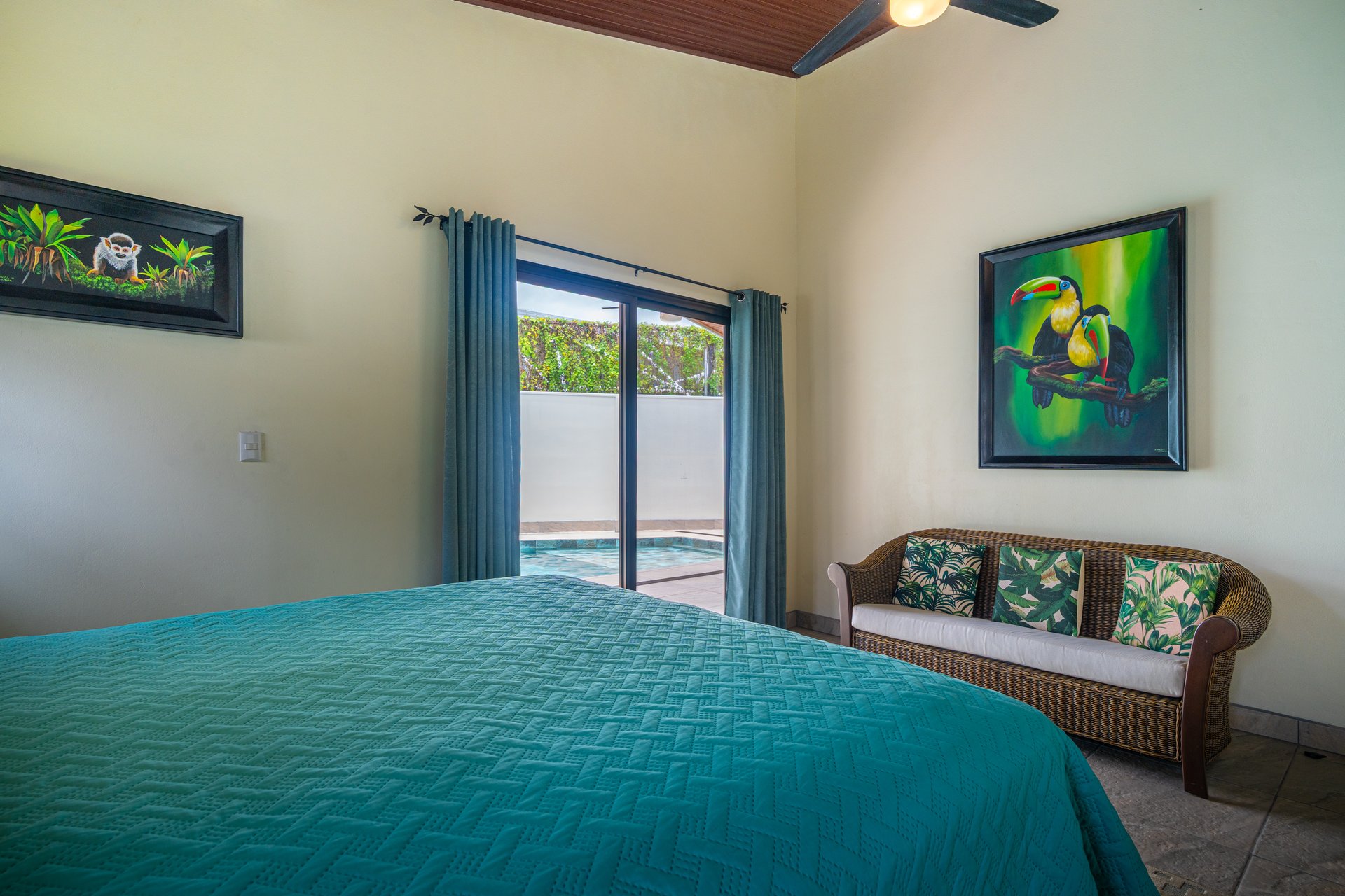 Villa Esmeralda - Big Pool. Big Lot. Big Lifestyle. Central Uvita, Walk to Everything!