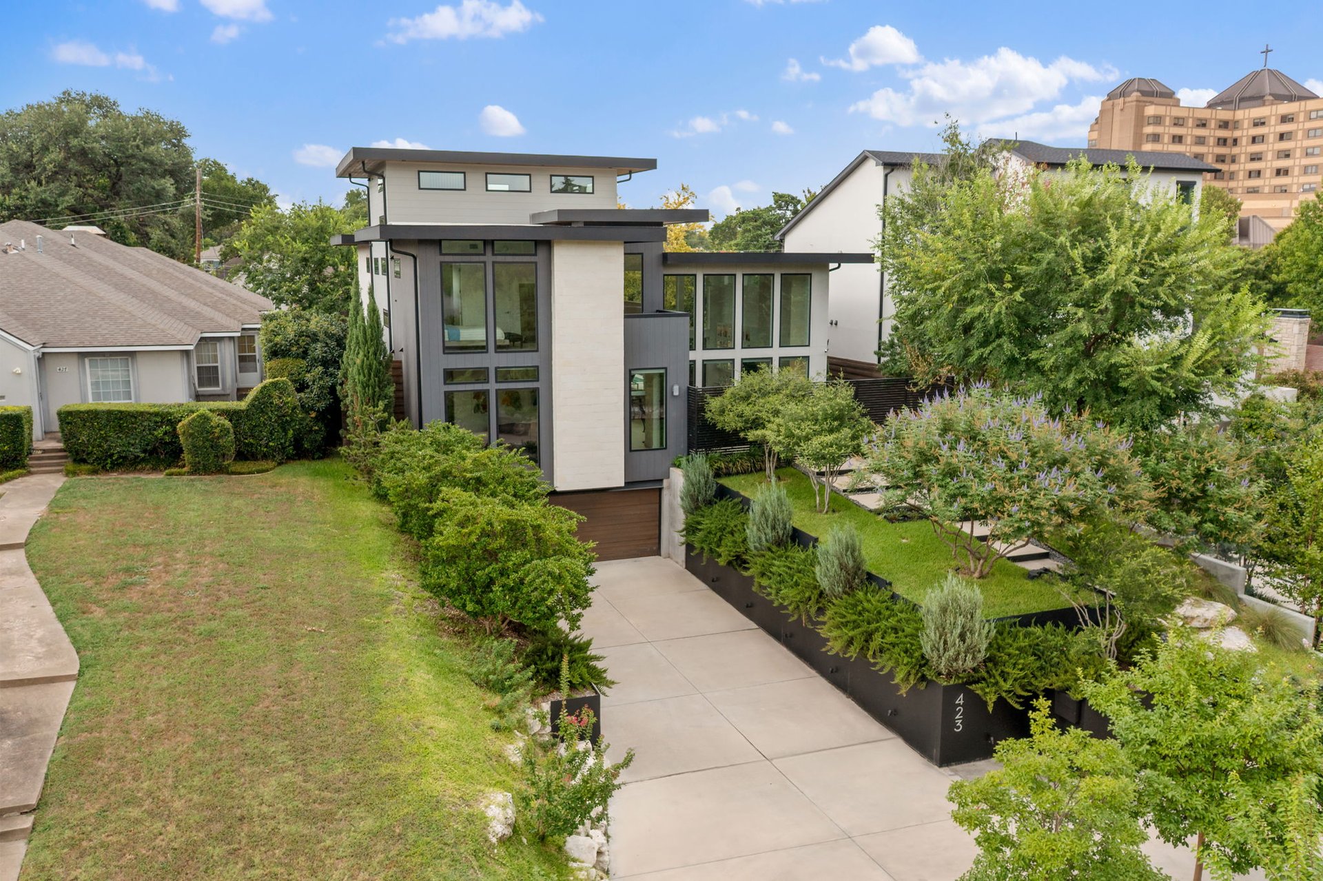 423 W Colorado Boulevard