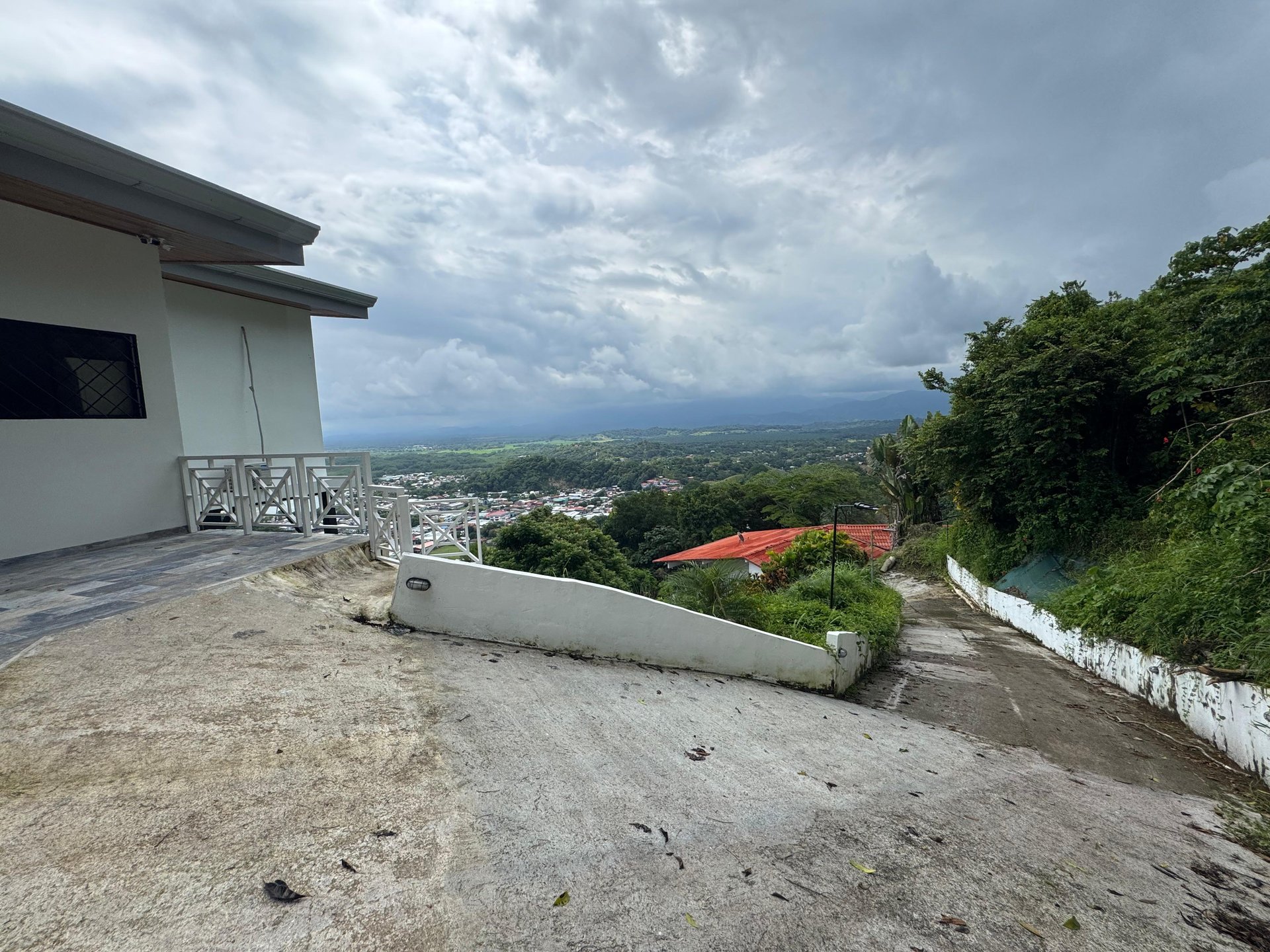 Modern Elegance Meets Incomparable Views, 3BDR&3Baths Home