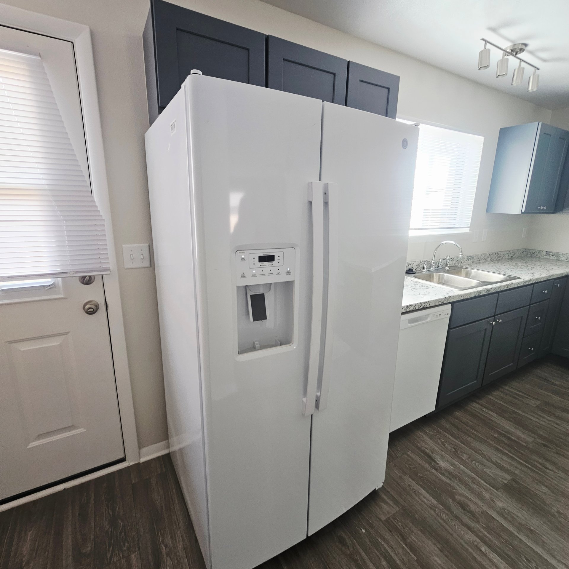 2 Bed 1.5 Bath Townhome Lakewood