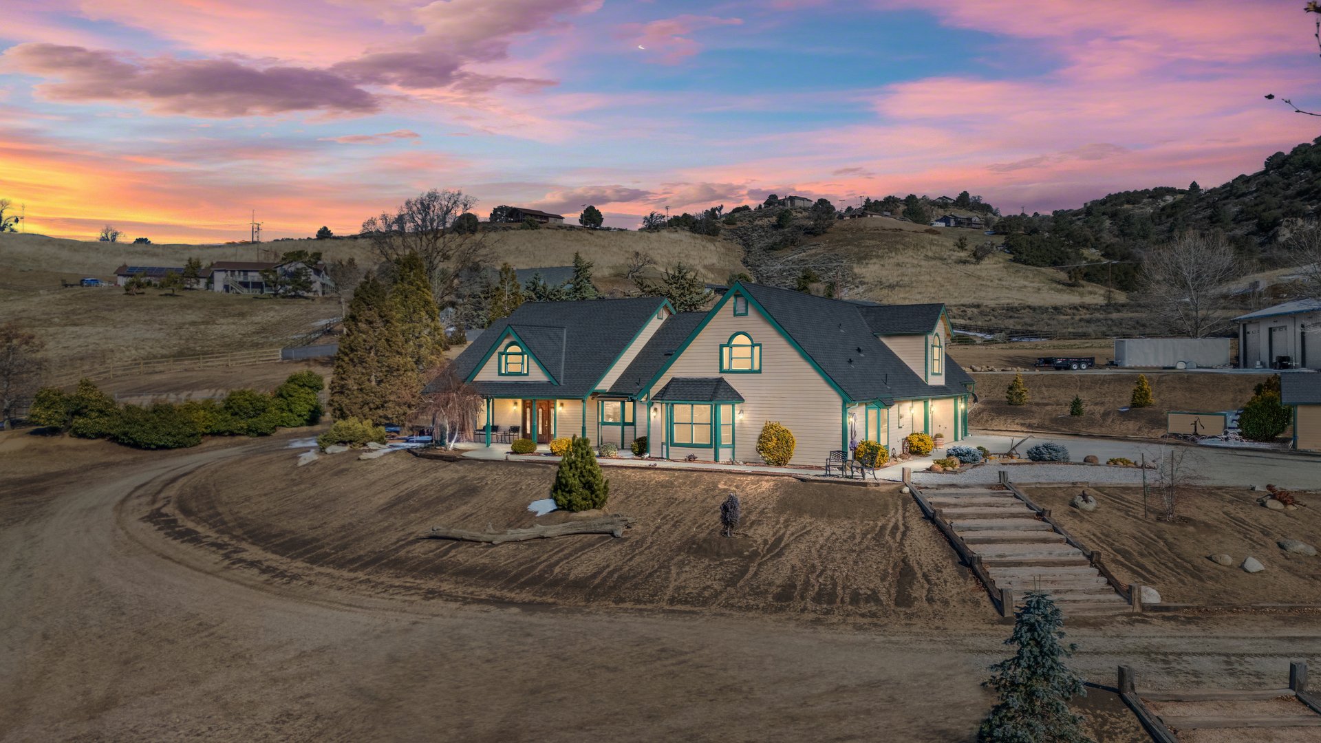 Equestrian Estate in Bear Valley Springs: 25820 Skyline Drive