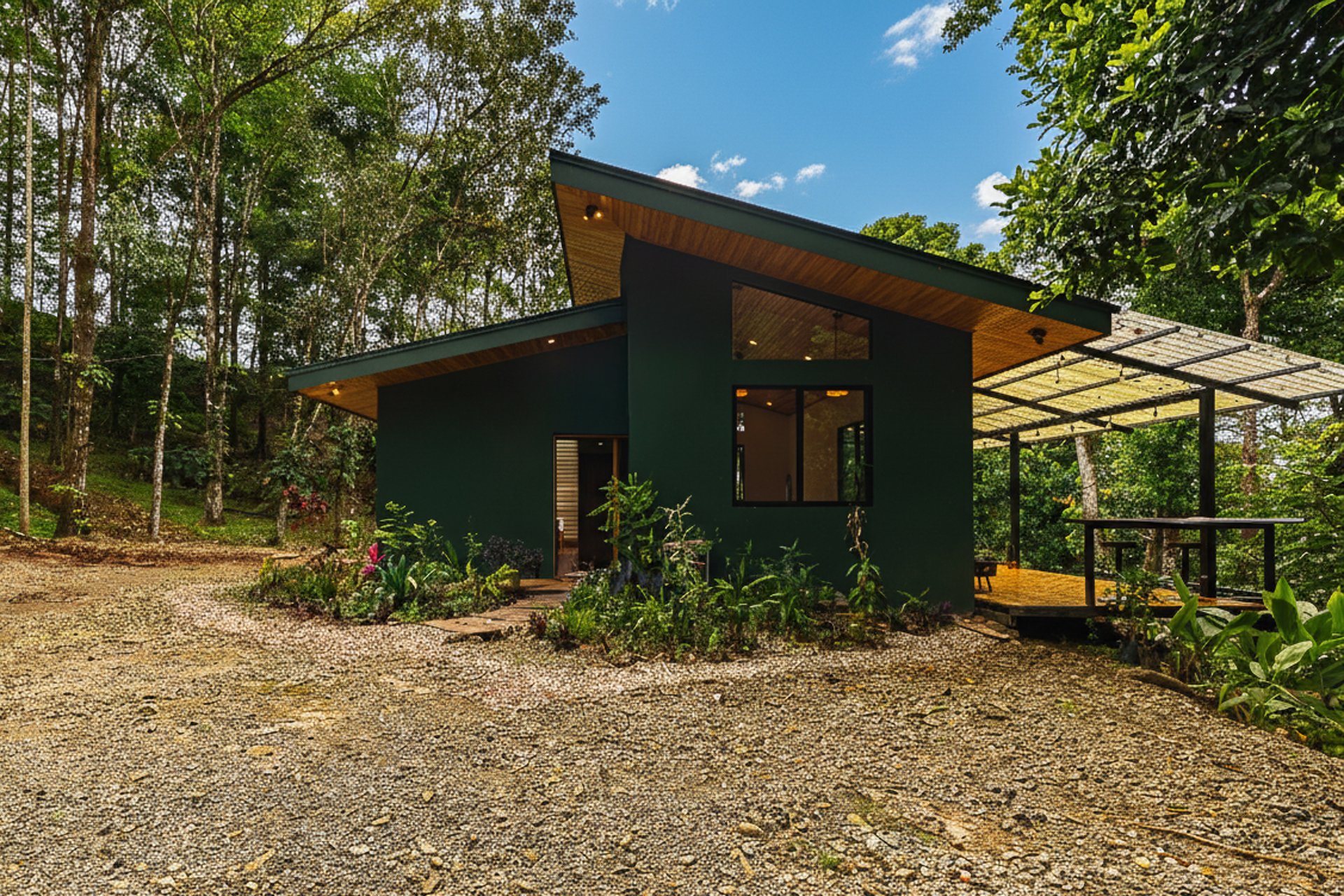 Costa Rica Mountain Retreat – 1.8 ha with Luxury Cabin, Private Lake & Riverfront