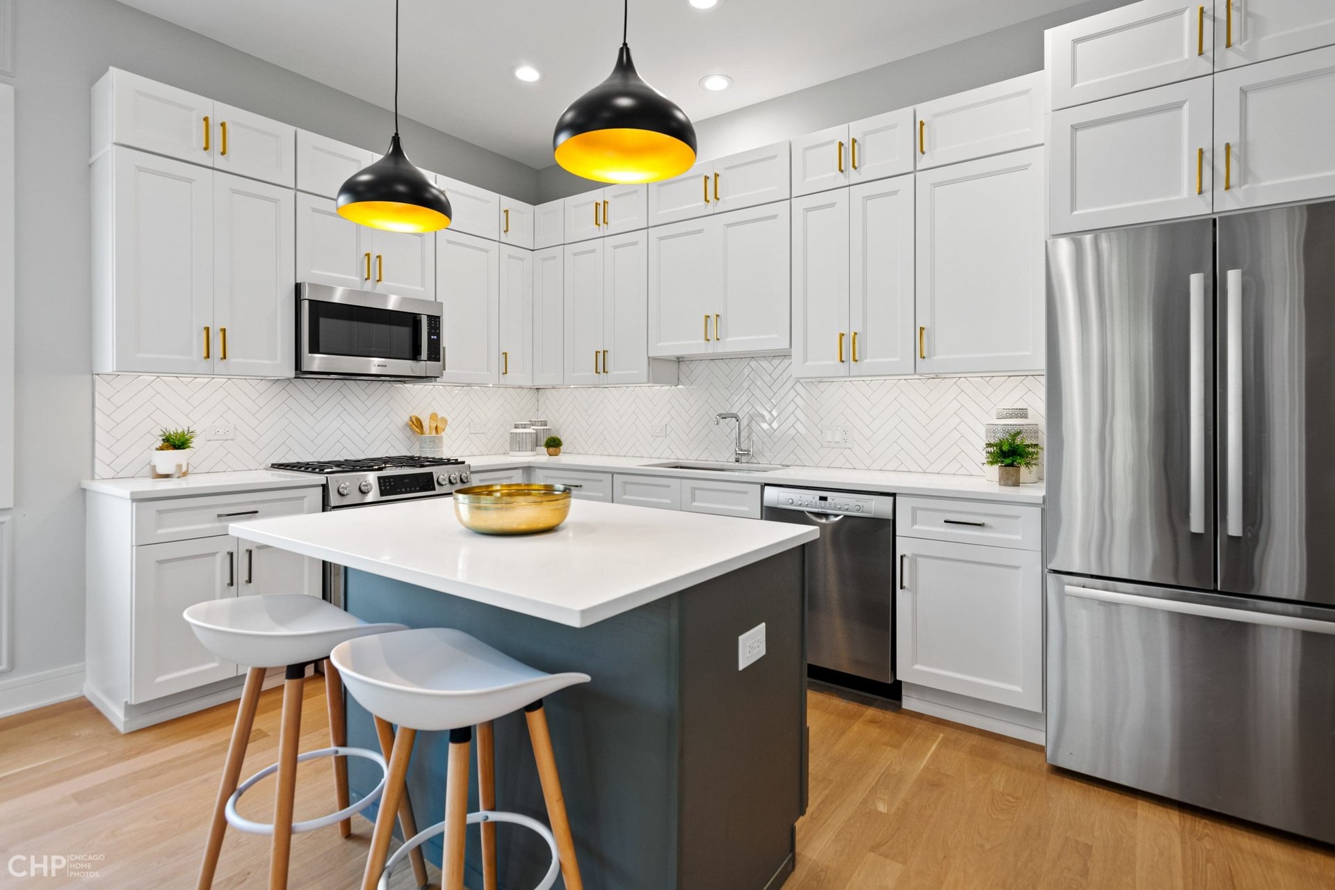 Private Roof Deck with City Views in Logan Square: 1717 Humboldt #3S