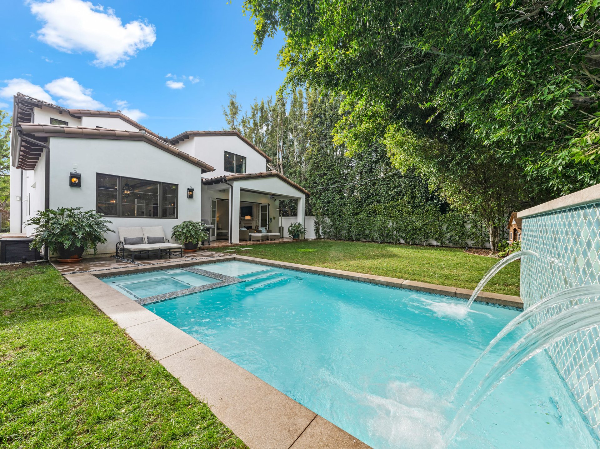 13031 Bloomfield St, Studio City