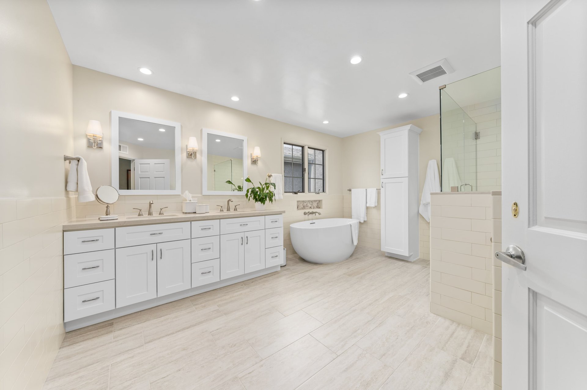 14811 Sutton St, Sherman Oaks