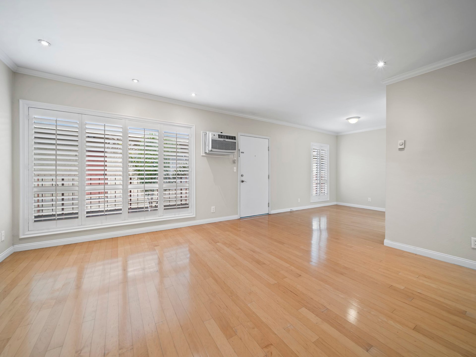 LEASED | 837 N West Knoll Dr Unit 319