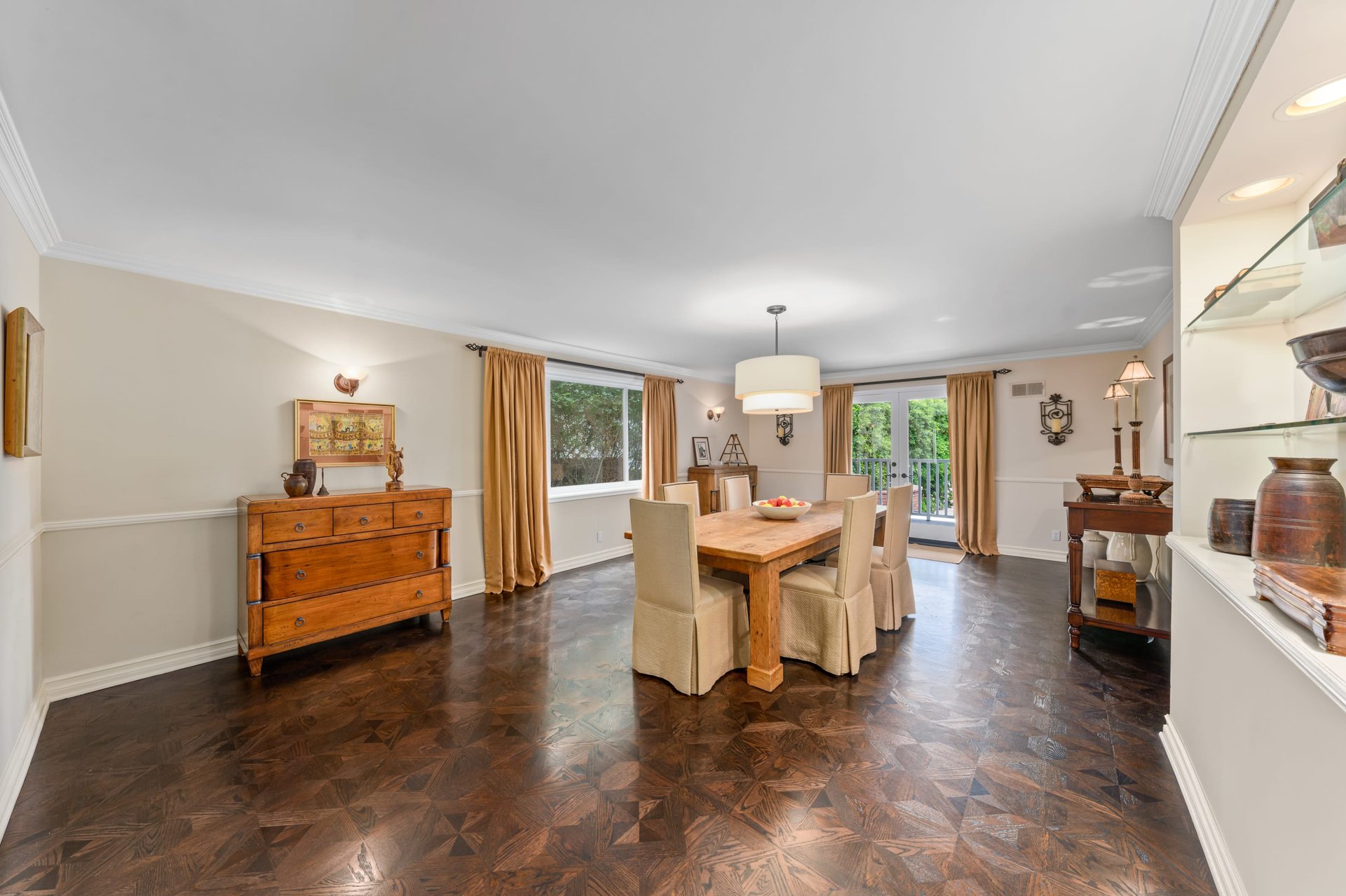 14811 Sutton St, Sherman Oaks