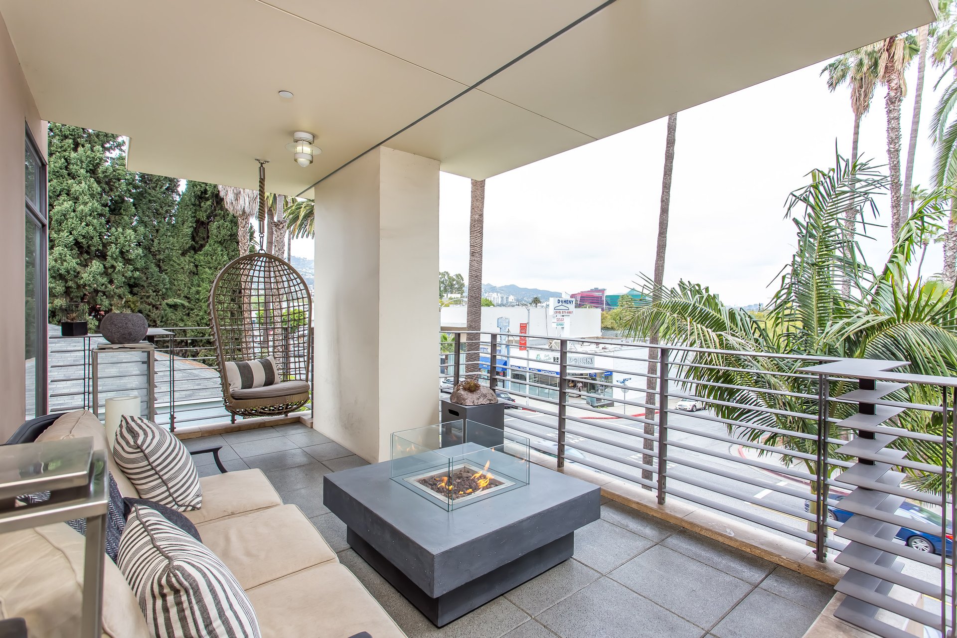 447 N Doheny Dr, #305