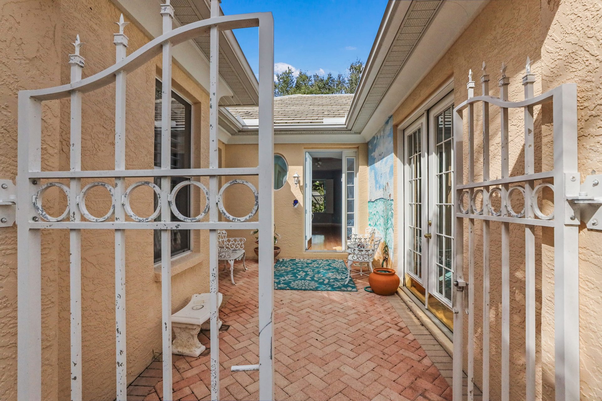 1379 Tearose Place