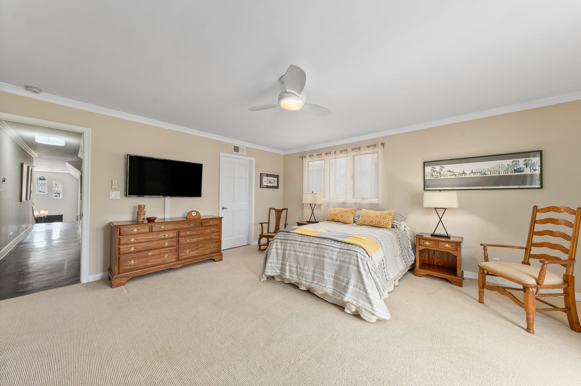 14811 Sutton St, Sherman Oaks