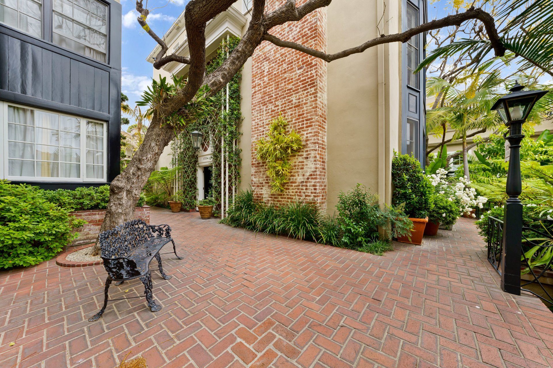 8720 Shoreham Dr #A, Sunset Strip