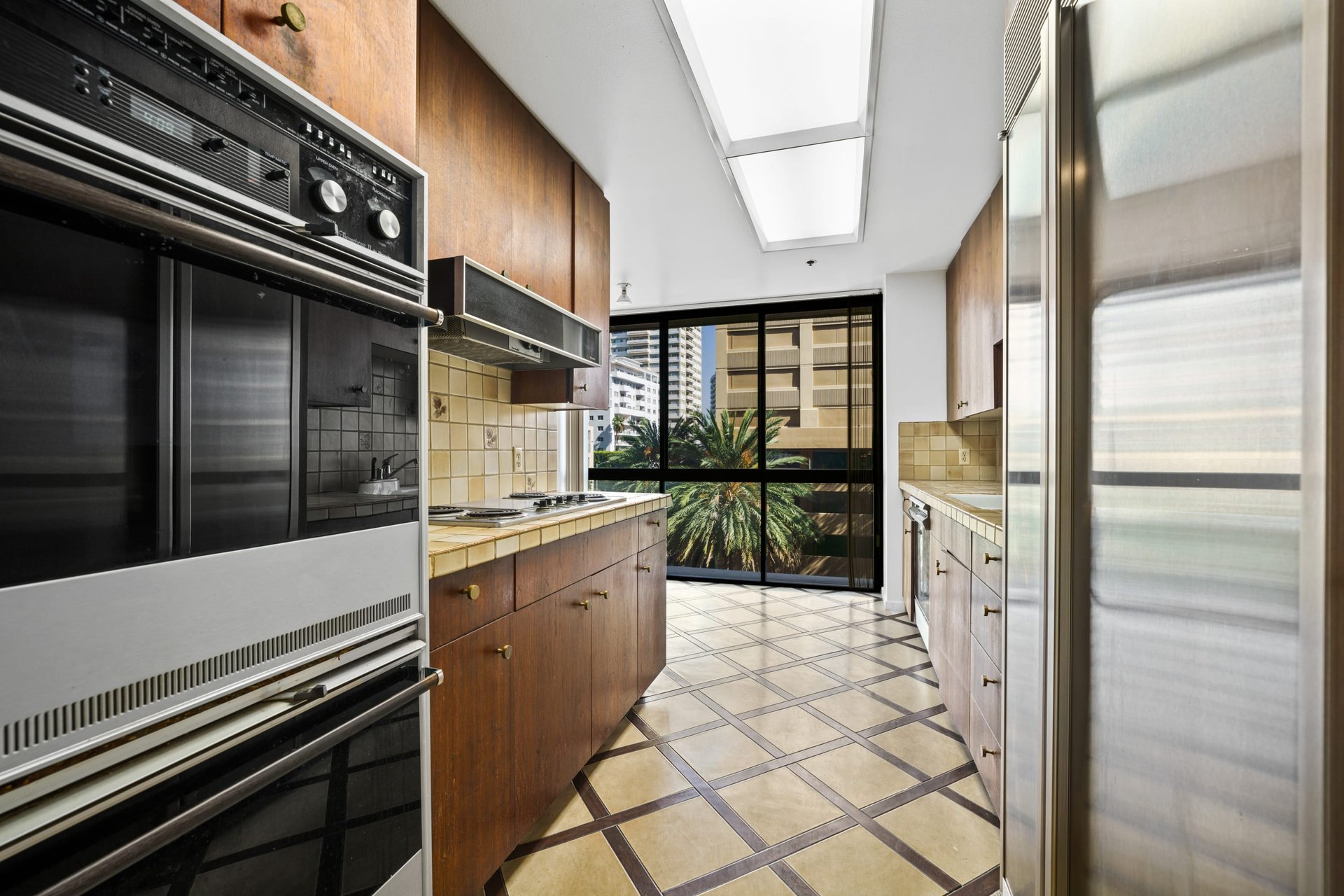Westford #303, Wilshire Corridor