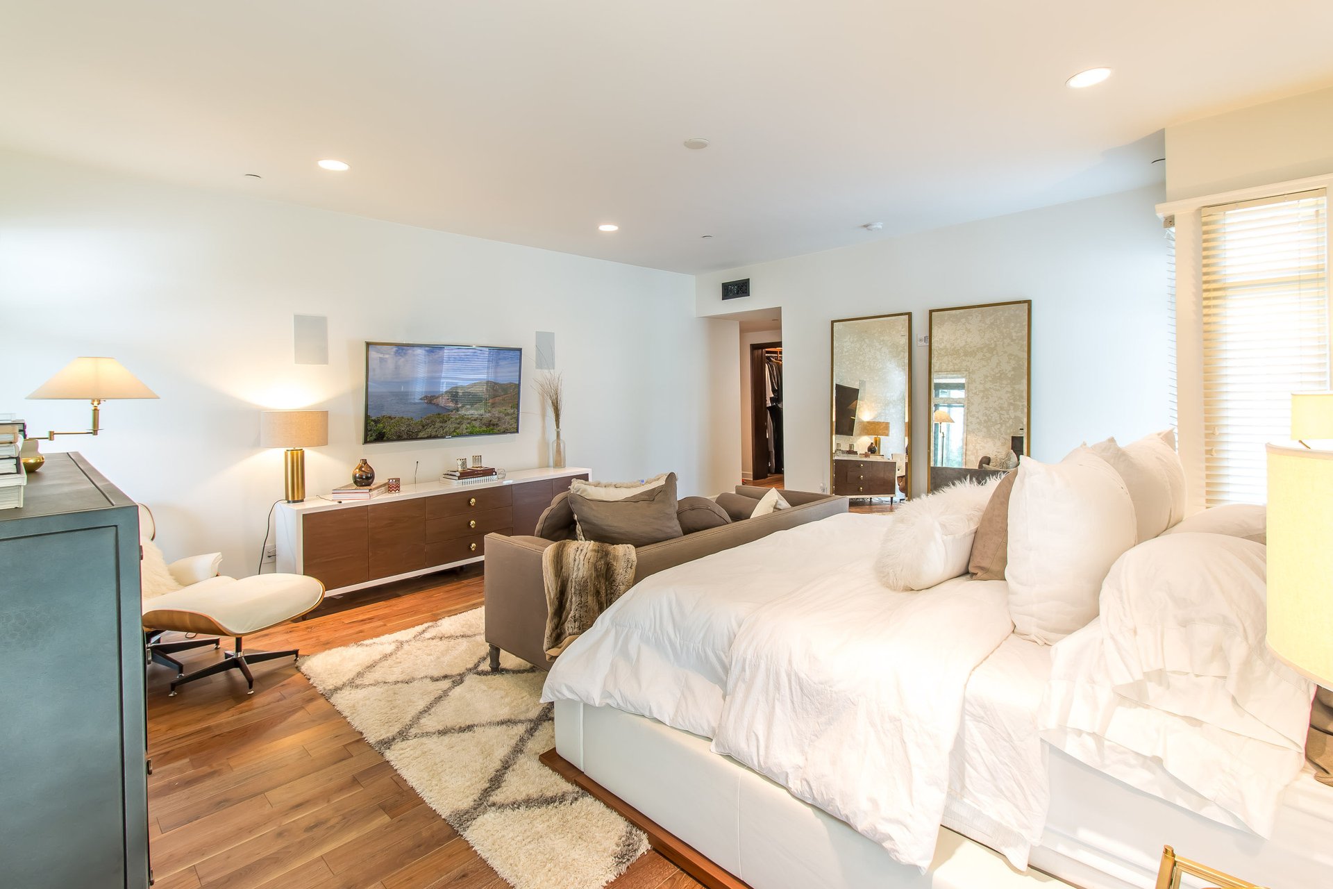 447 N Doheny Dr, #305