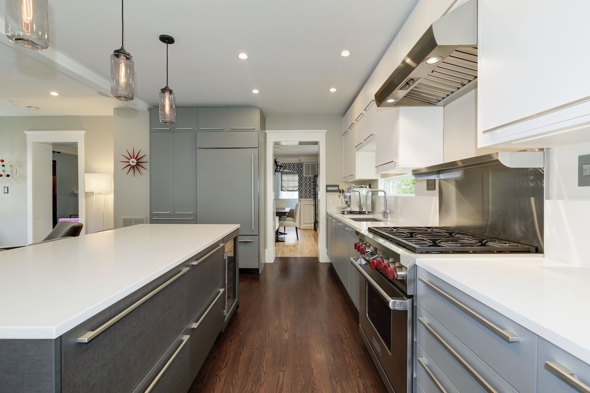 2433 Davis Ave