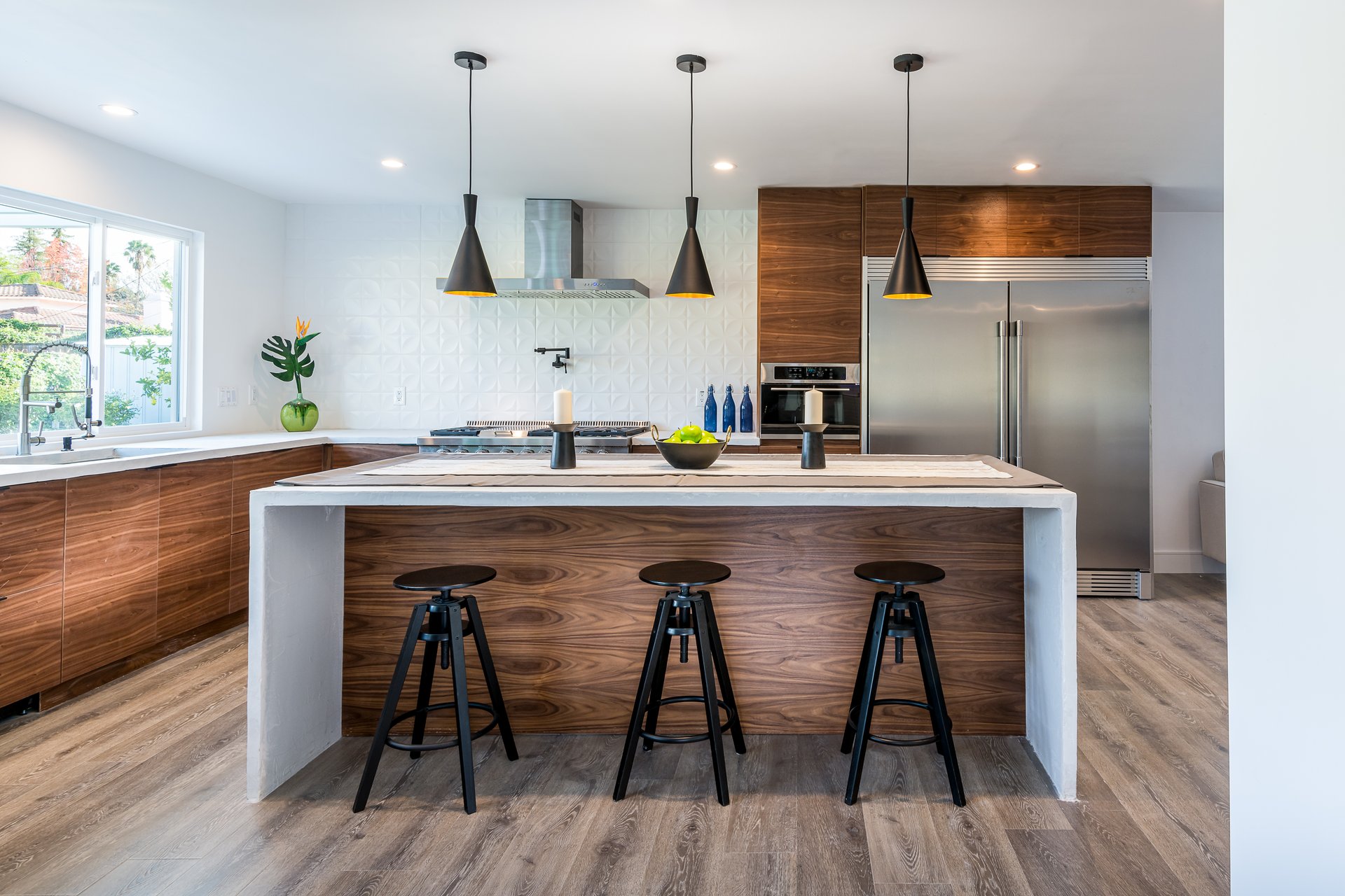 Mid-Century Smart Home in Woodland Hills