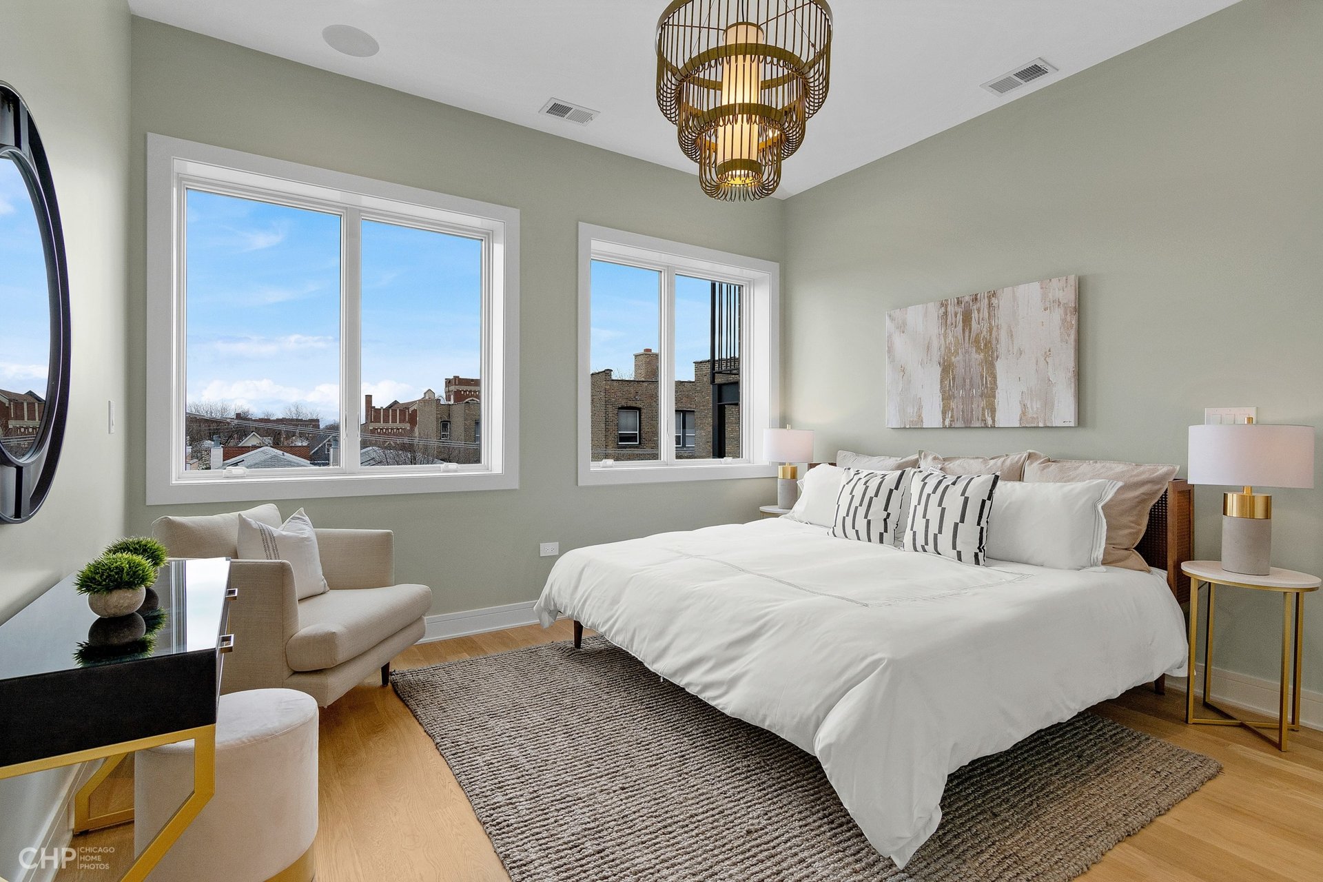 Private Roof Deck with City Views in Logan Square: 1717 Humboldt #3S