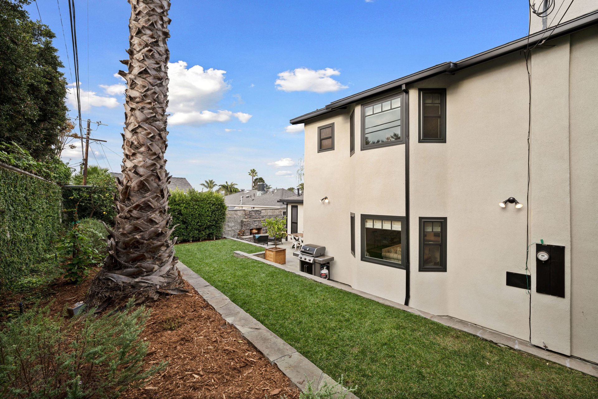 5822 Abernathy Dr, Westchester