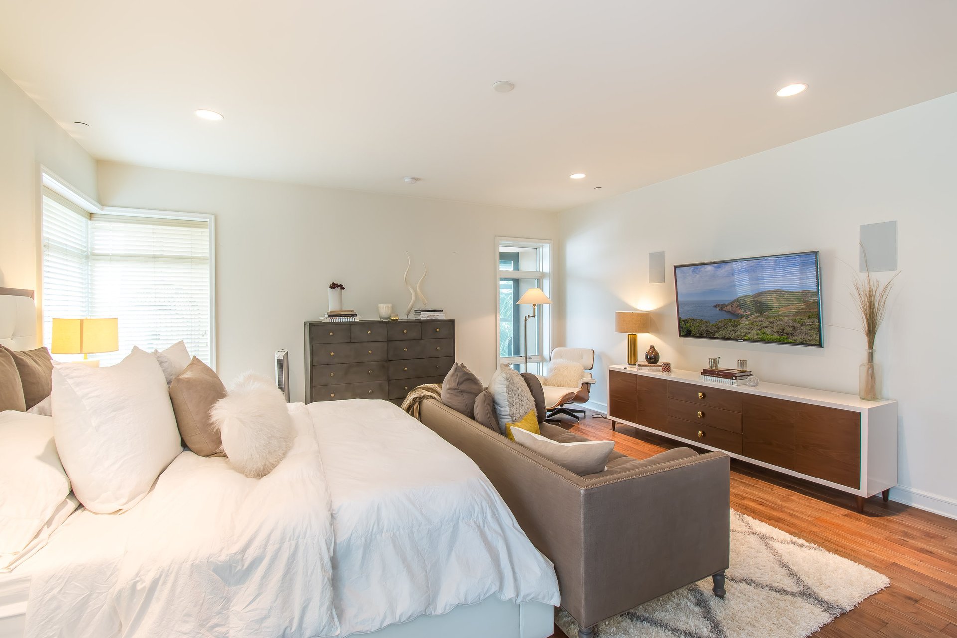 447 N Doheny Dr, #305
