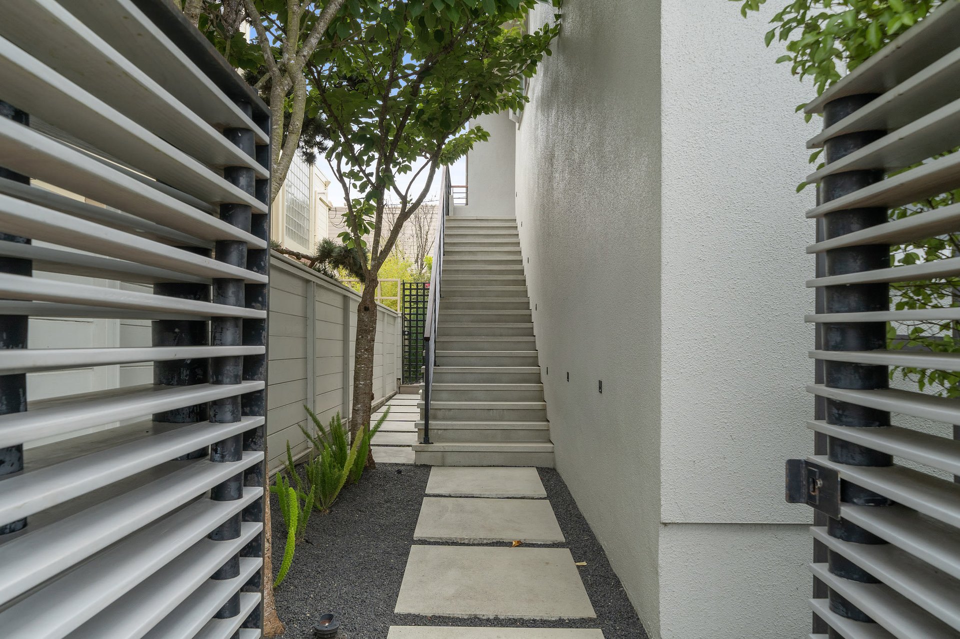425 El Camino Del Mar 