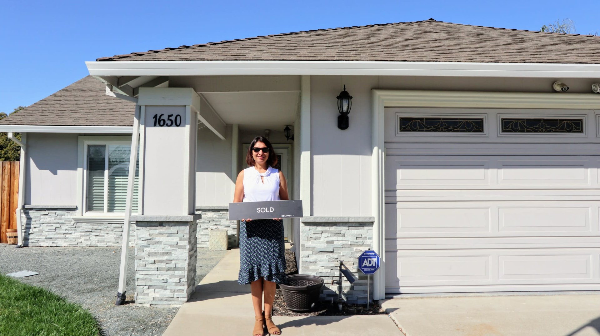 1650 Honeysuckle Road