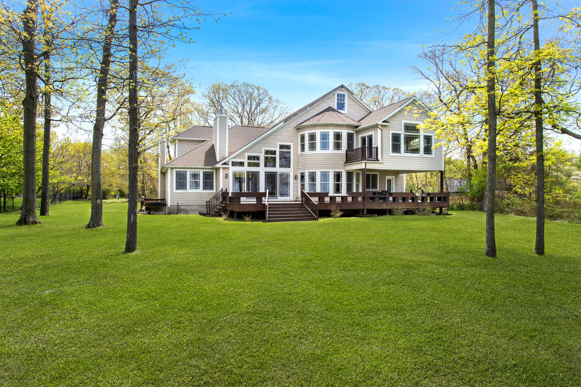 106 Crescent Ct