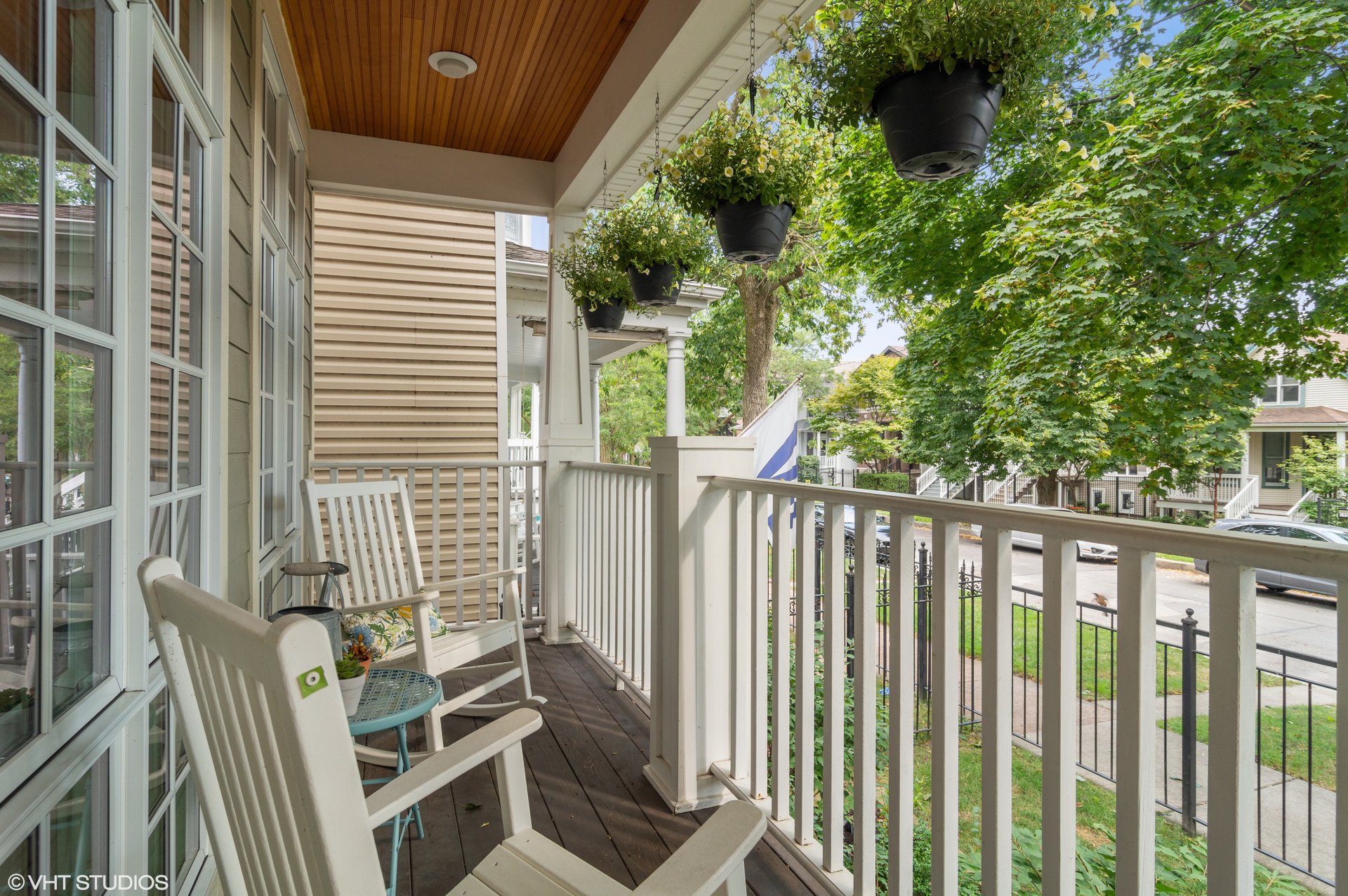 1928 W Fletcher St
