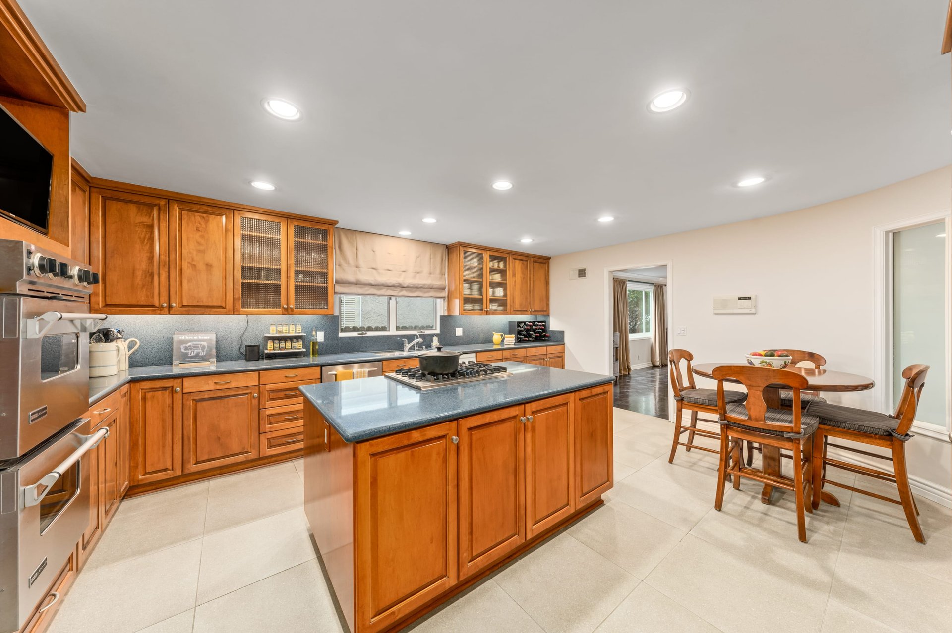 14811 Sutton St, Sherman Oaks